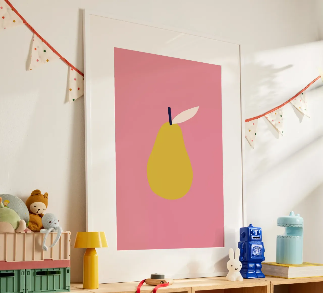 Pera gialla poster con telaio in plastica da Maren Gross