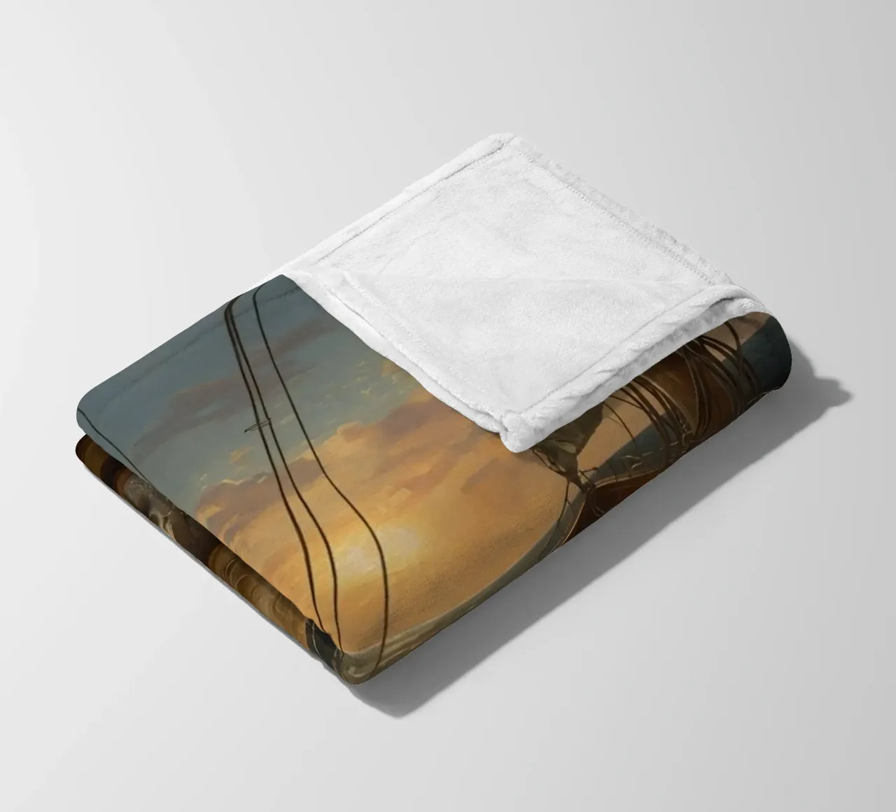 Golden Retriever ruht sich auf einem Segelboot aus, während ein Delphin springt Fleecedecke von DesignDoodle