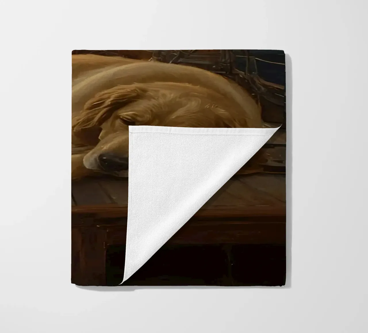 Golden retriever rust uit op een zeilboot terwijl een dolfijn springt strandhanddoek van DesignDoodle