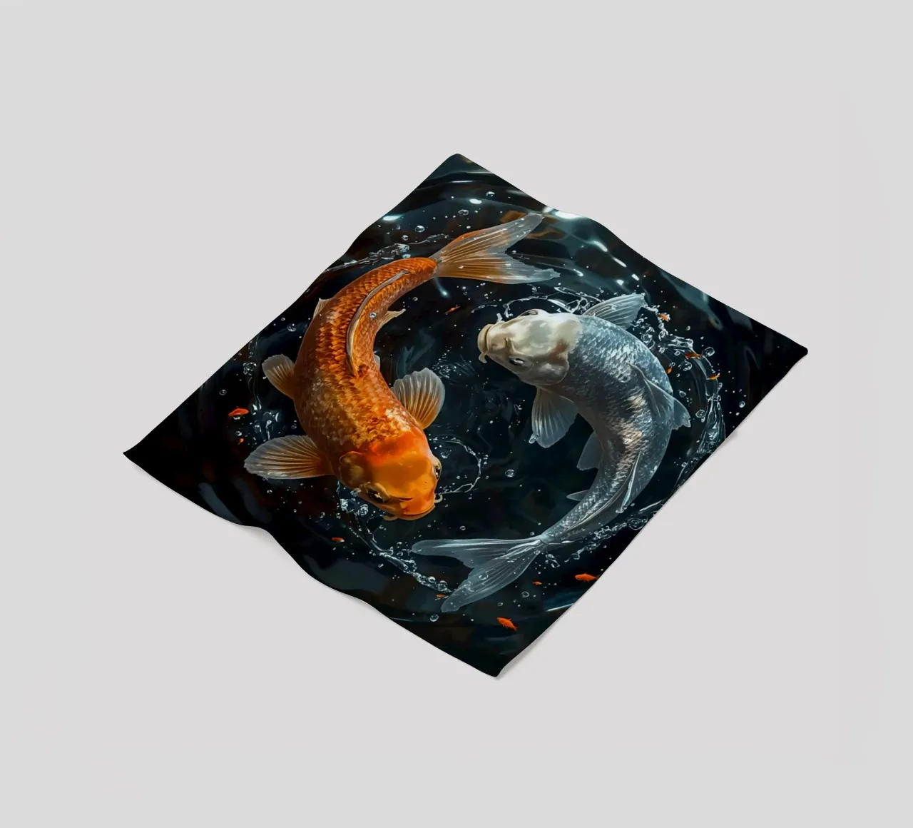 Due pesci koi che nuotano con movimento ying yaang creando increspature coperta in pile da DesignDoodle