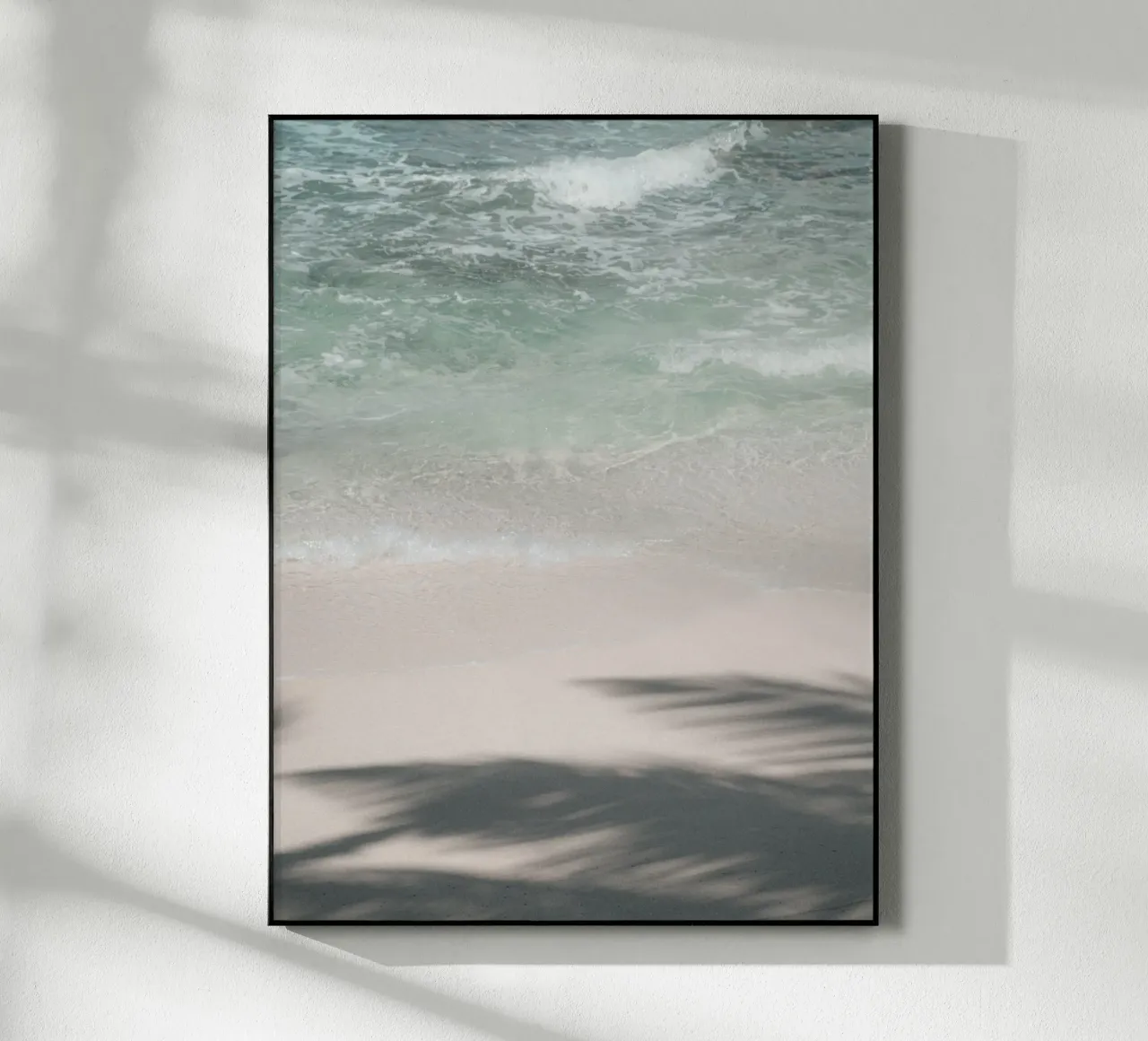 Sombra mínima de hojas de palmera en una playa metacrilato de Kimberley Jekel Photography