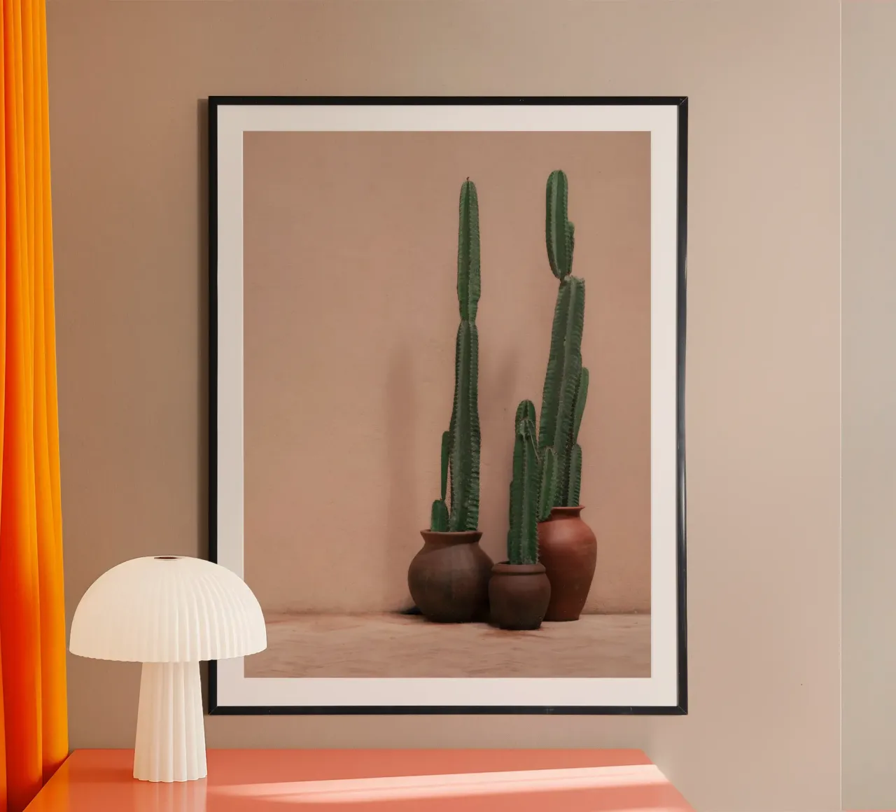 Cactus in vaso davanti a un muro rosa carta hahnemühle da Kimberley Jekel Photography