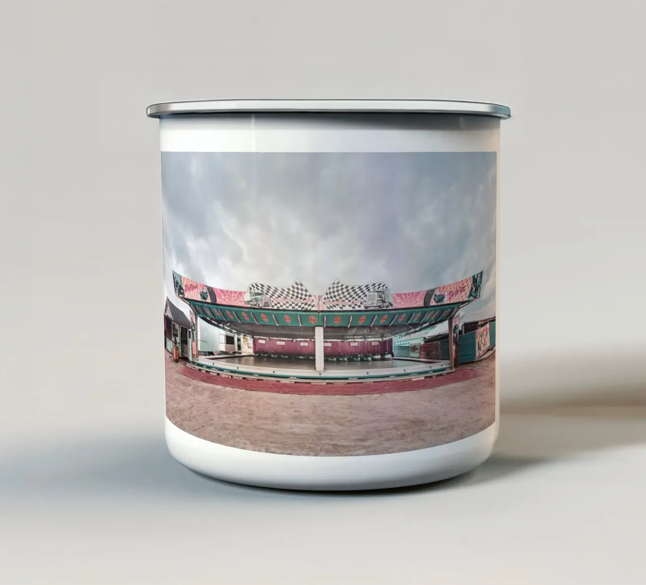 Mania Bumper Cars 2 Number One (Germany) tazza in smalto da Mania Print Collection