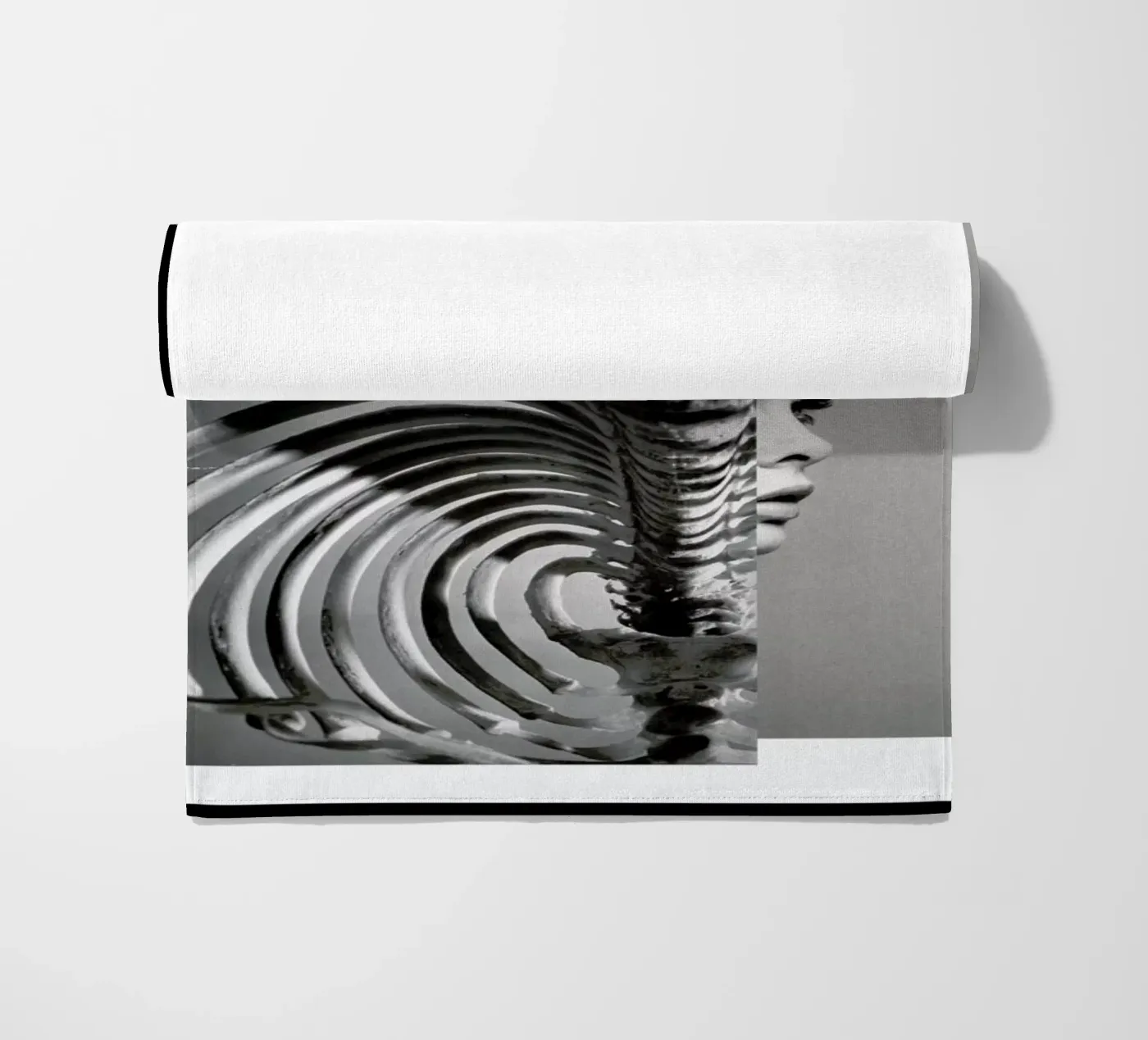 The Shadow Cage telo mare da Taher Mhamdi