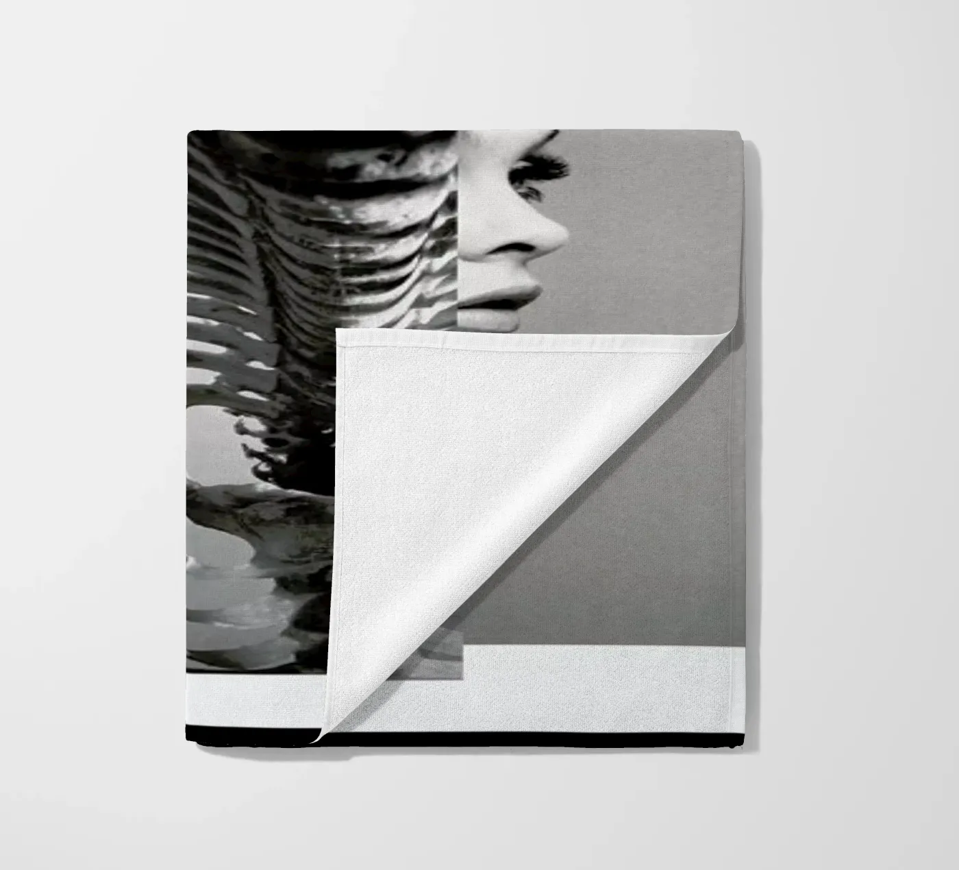 The Shadow Cage telo mare da Taher Mhamdi