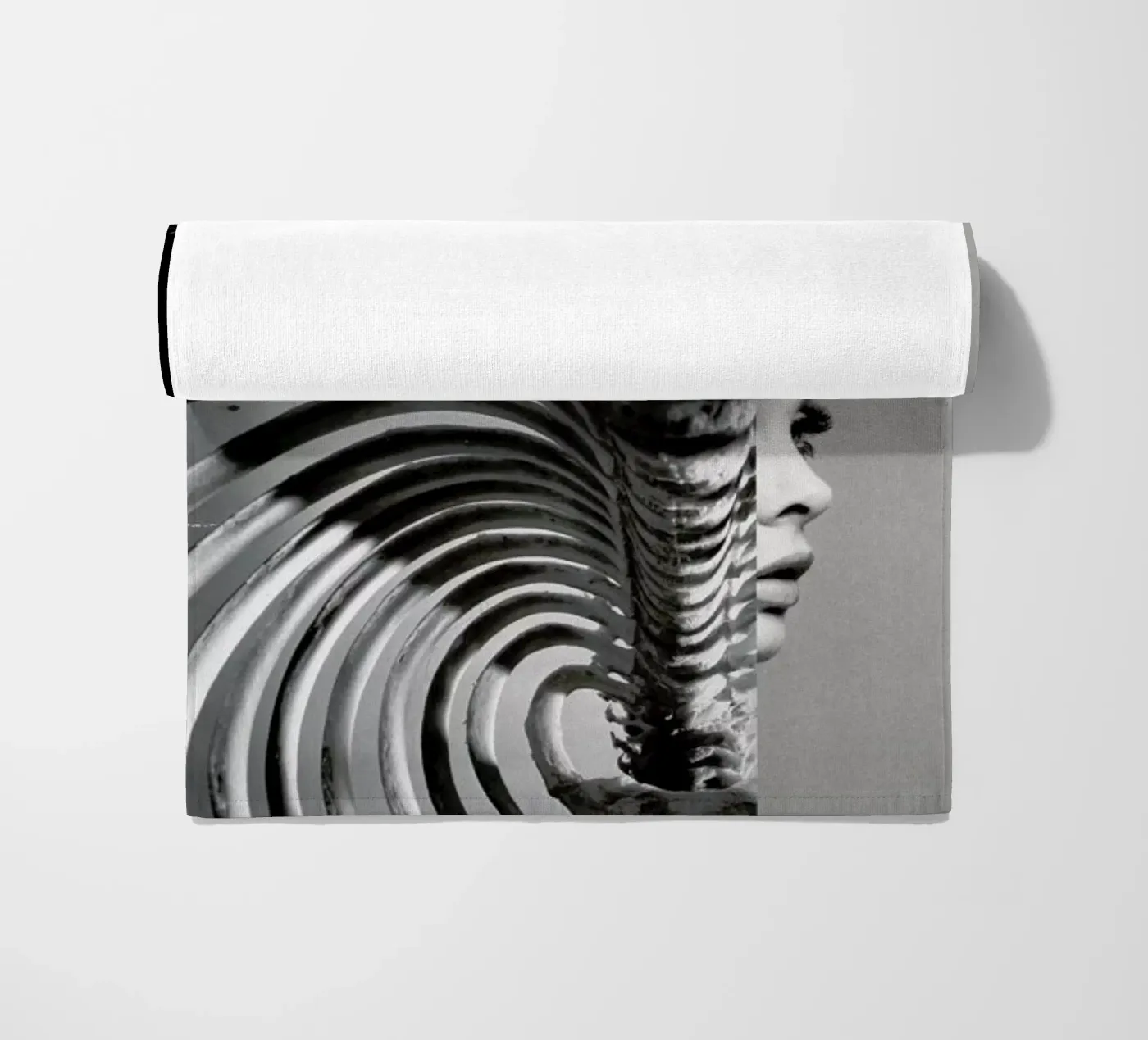 The Shadow Cage telo mare da Taher Mhamdi