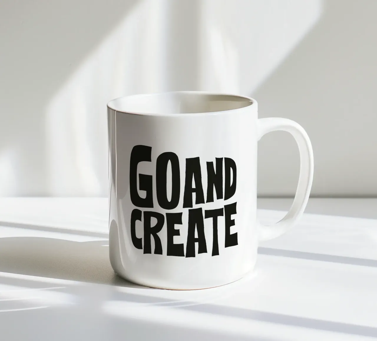 Create tazza in ceramica da Flo Klein