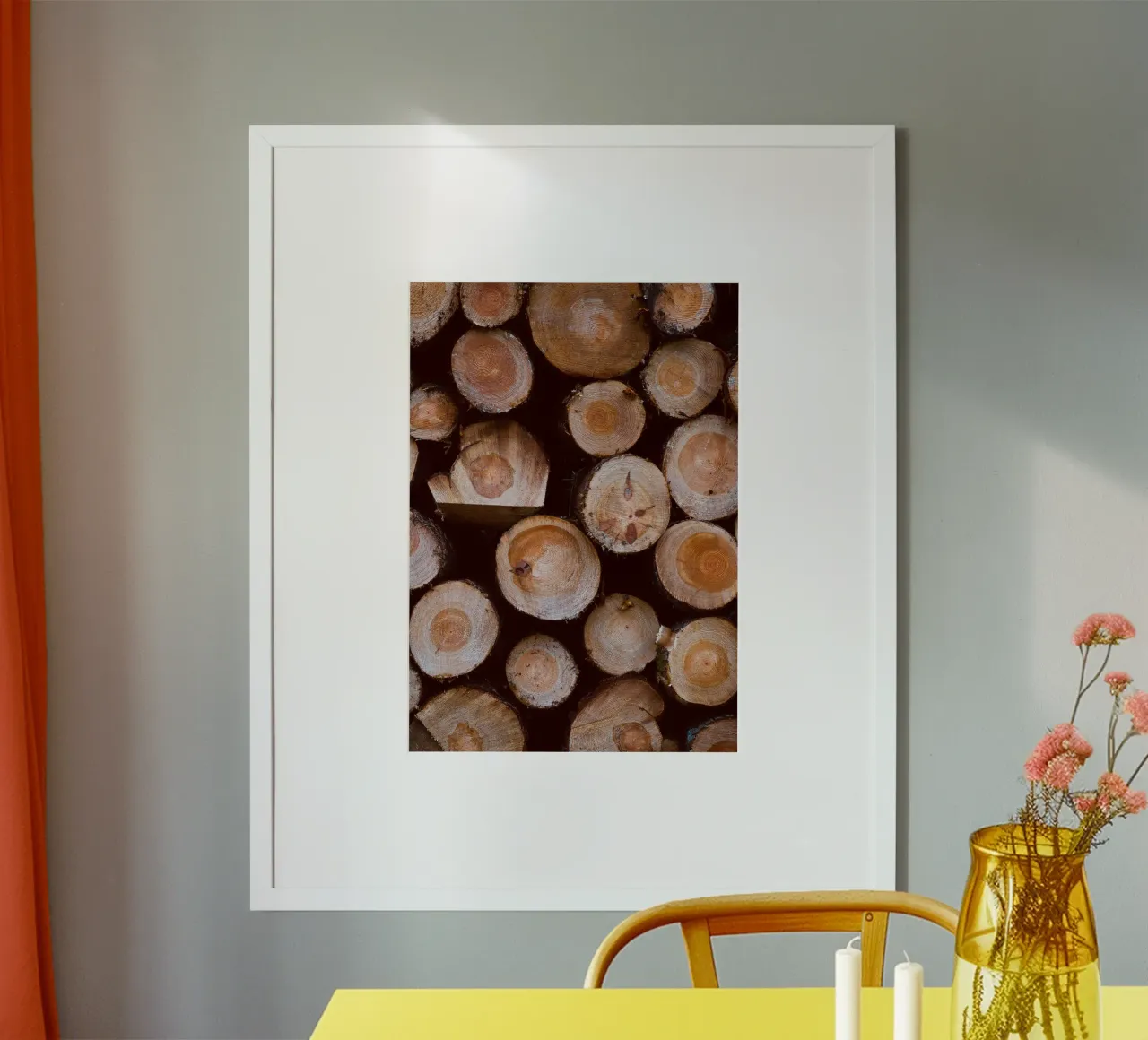 tronchi di legno poster con telaio in legno da Earthly Visions