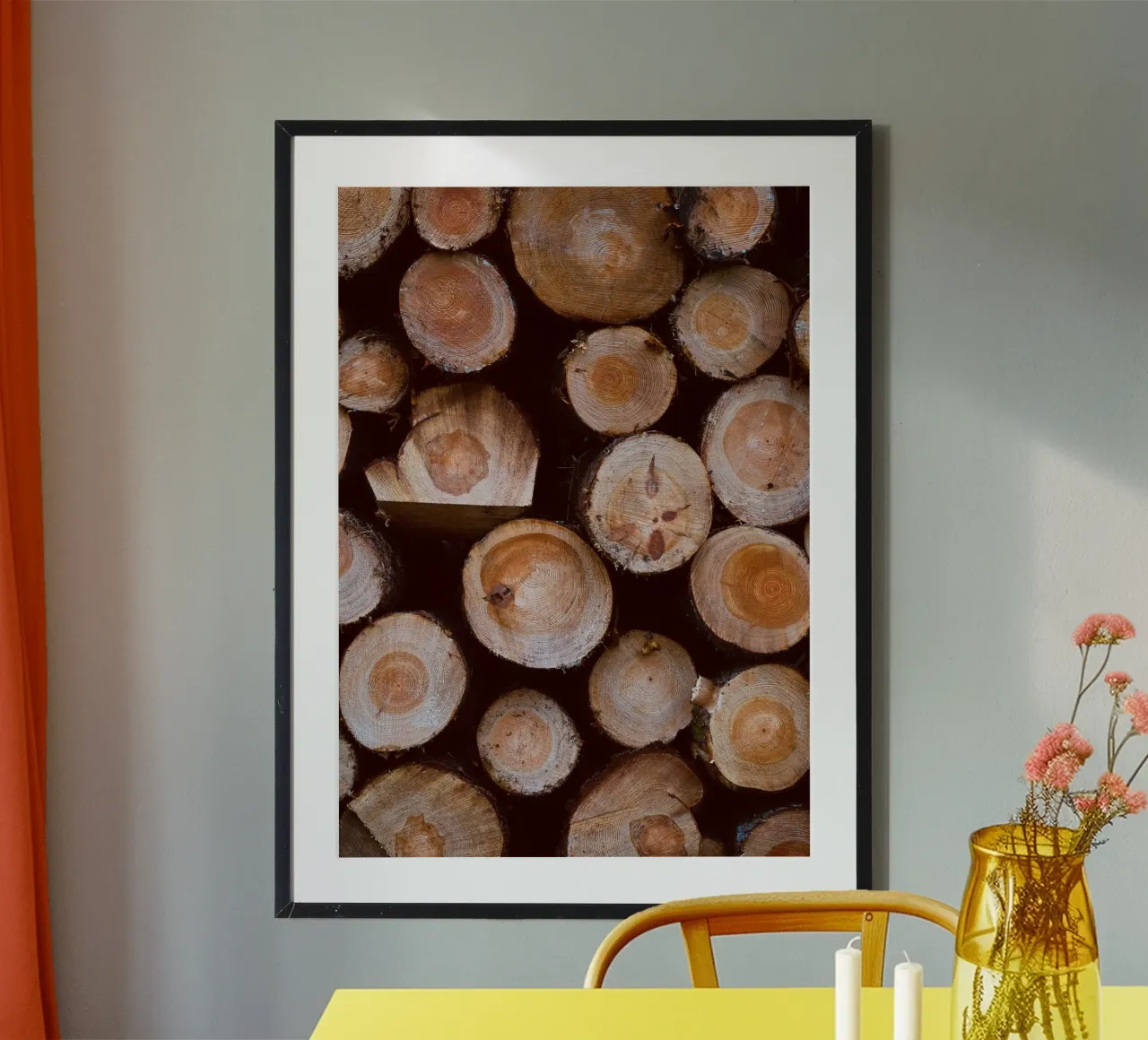 tronchi di legno poster con telaio in legno da Earthly Visions