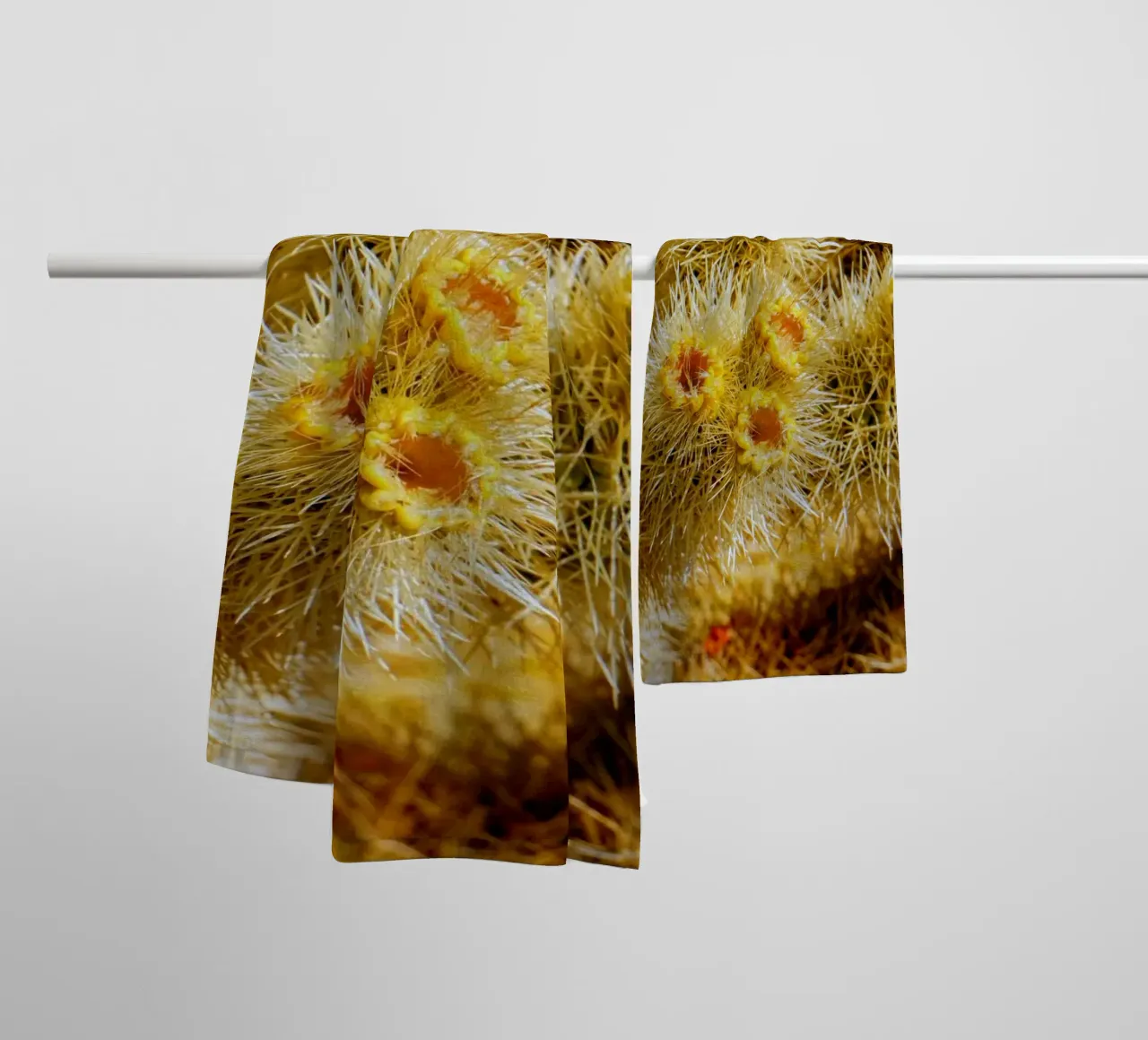 spine di cactus asciugamano da bagno da Earthly Visions