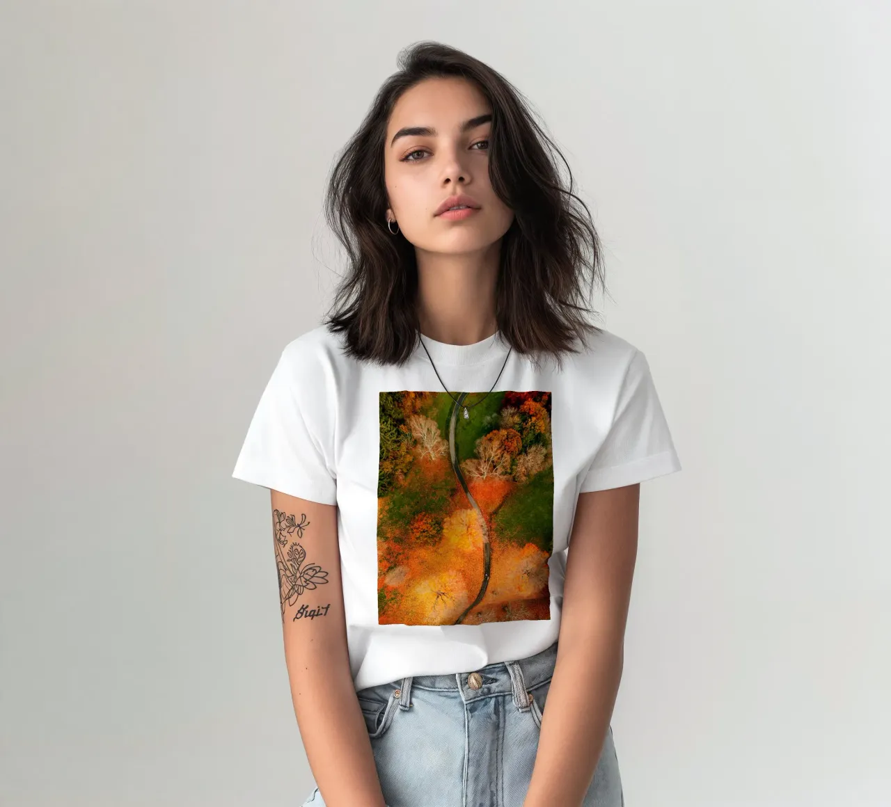 vue aérienne chemin sinueux t-shirt de Earthly Visions