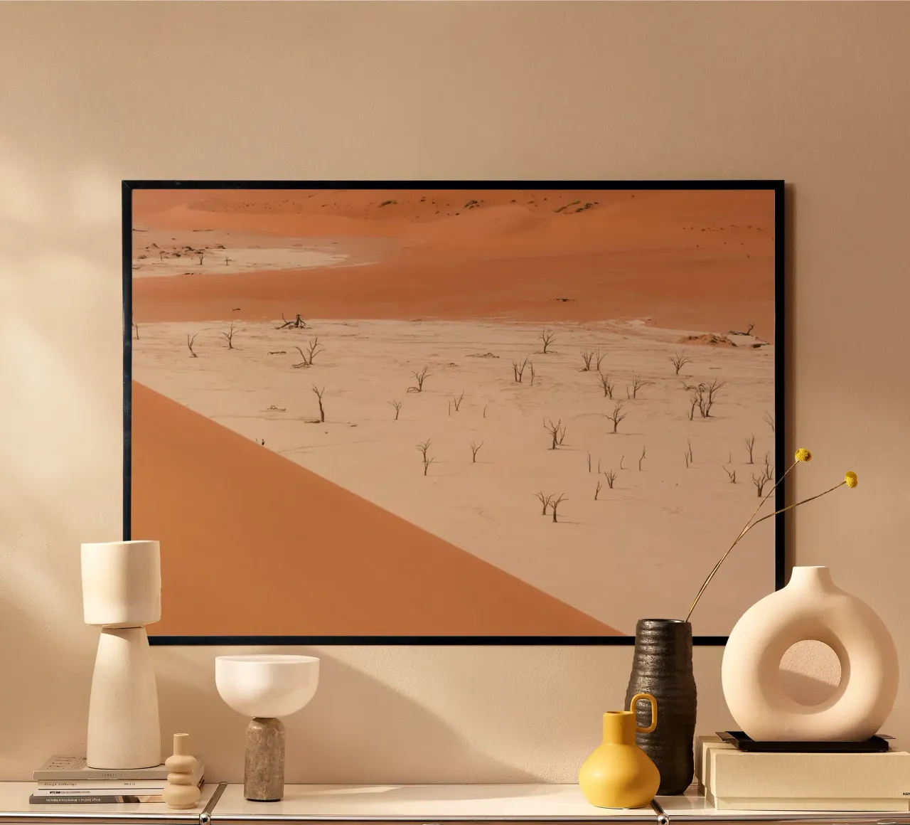 sabbia del deserto poster con telaio in legno da Earthly Visions