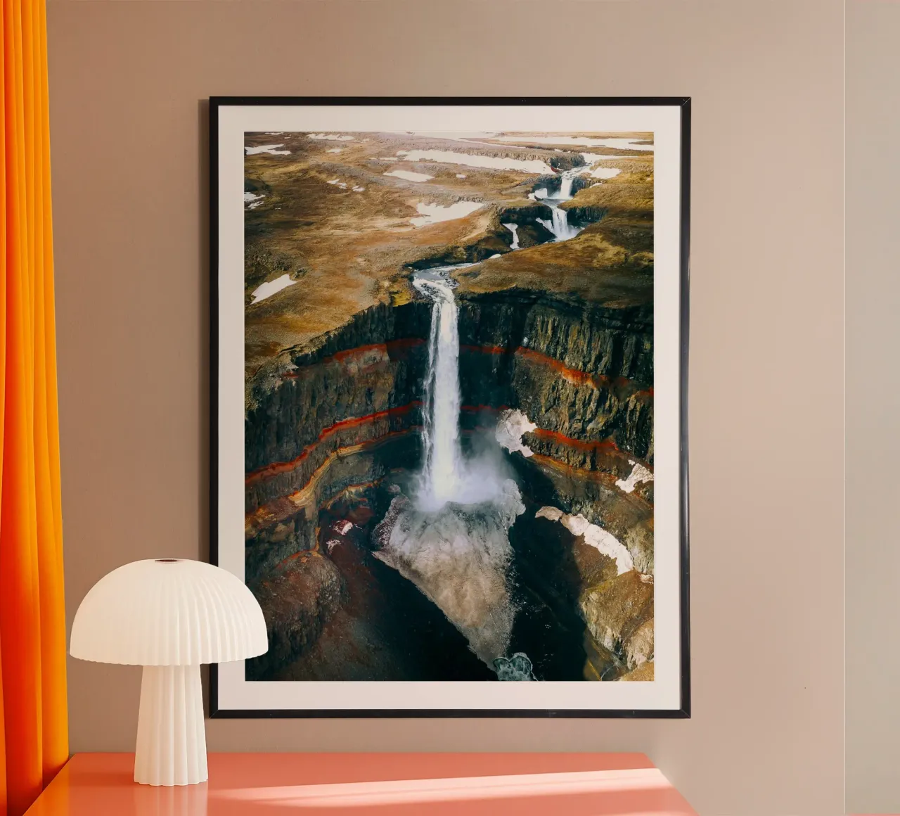 canyon delle cascate poster con telaio in plastica da Earthly Visions