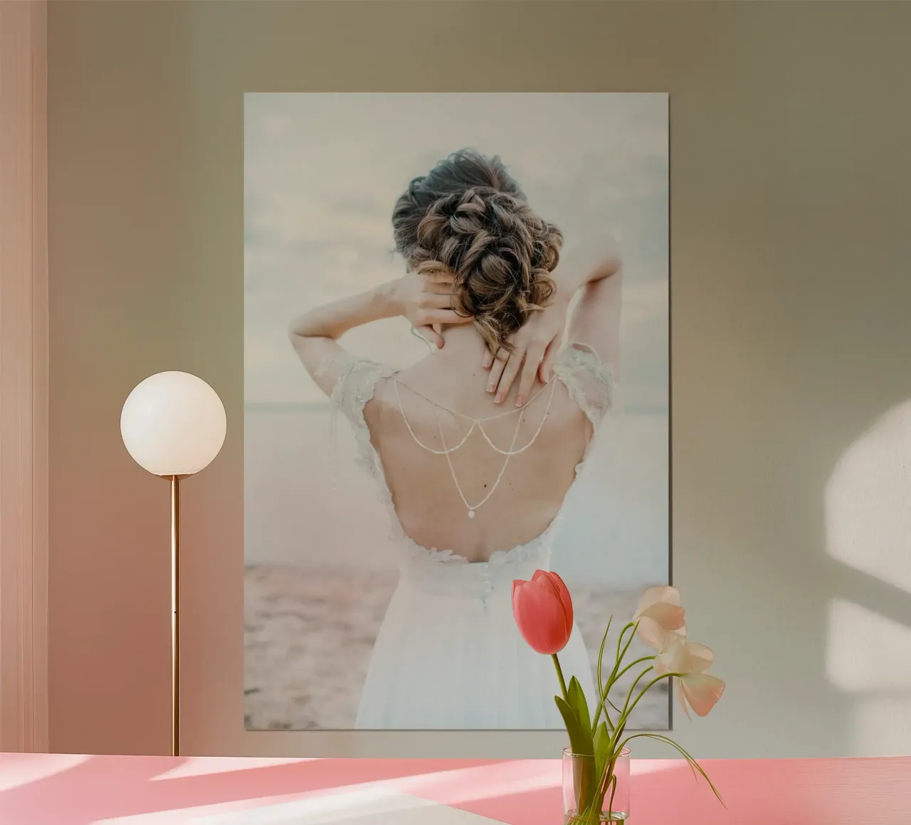 Sussurri di un giorno di nozze poster con telaio in legno da StillVibe Home