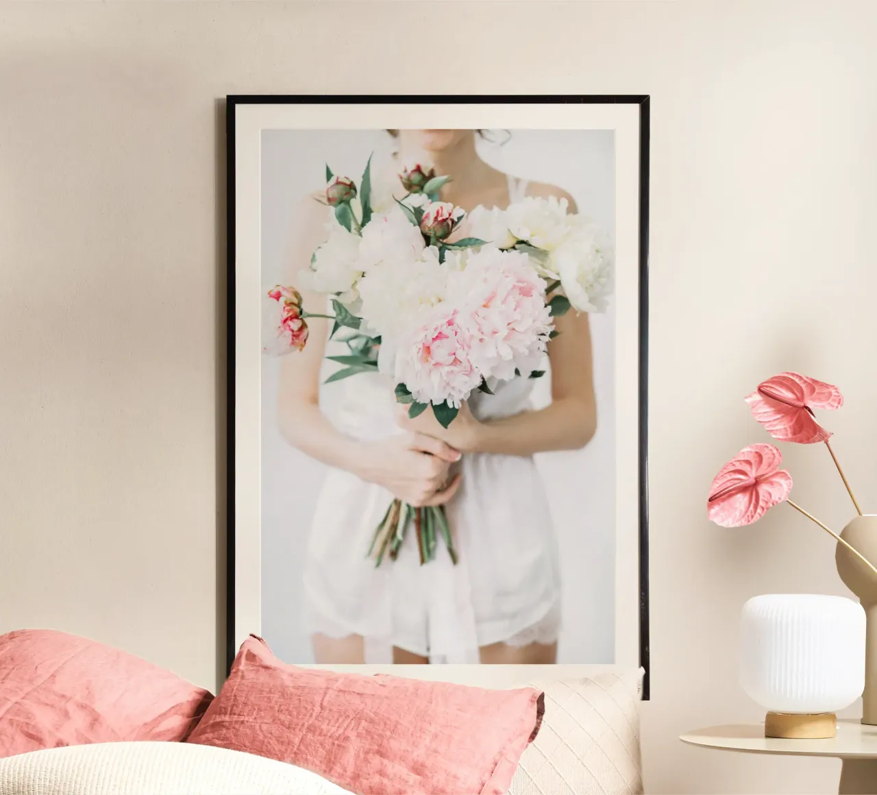 Sussurri di un giorno di nozze poster con telaio in plastica da StillVibe Home