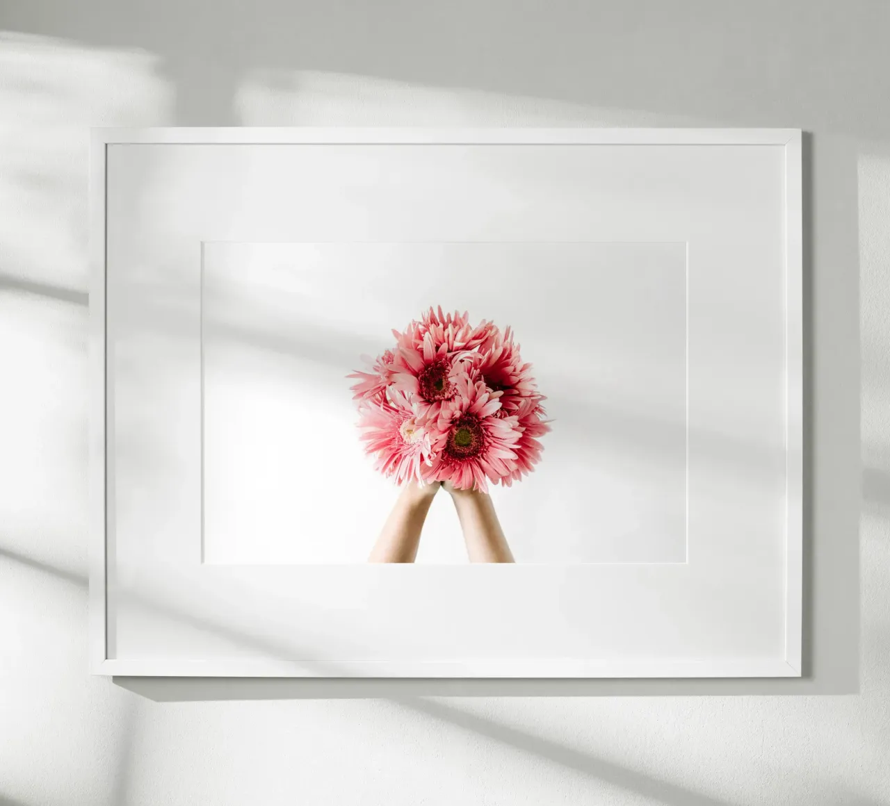 Note floreali d'amore poster con telaio in alluminio da StillVibe Home