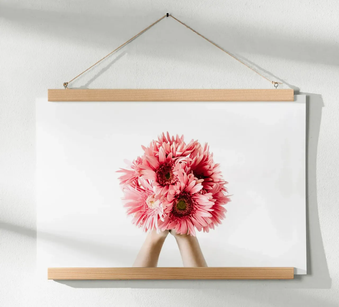 Note floreali d'amore poster con telaio in alluminio da StillVibe Home