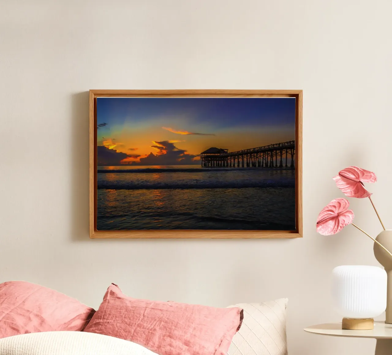 Molo del tramonto, Cocoa Beach, Florida tela con Cornice a cassetta da Wanderlust Vibes