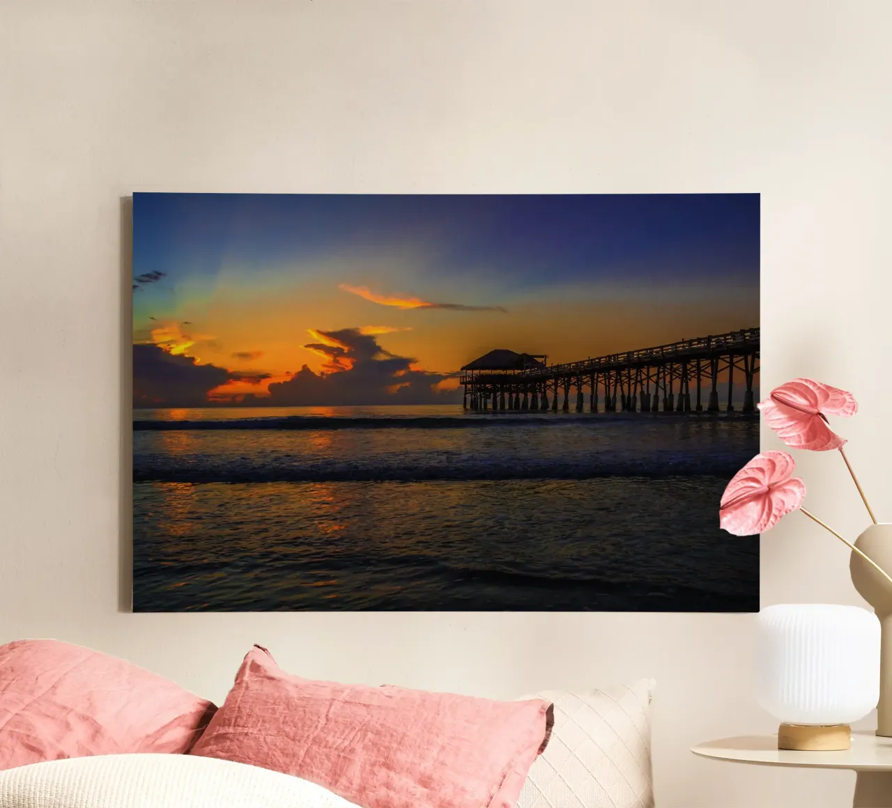 Molo del tramonto, Cocoa Beach, Florida tela con Cornice a cassetta da Wanderlust Vibes