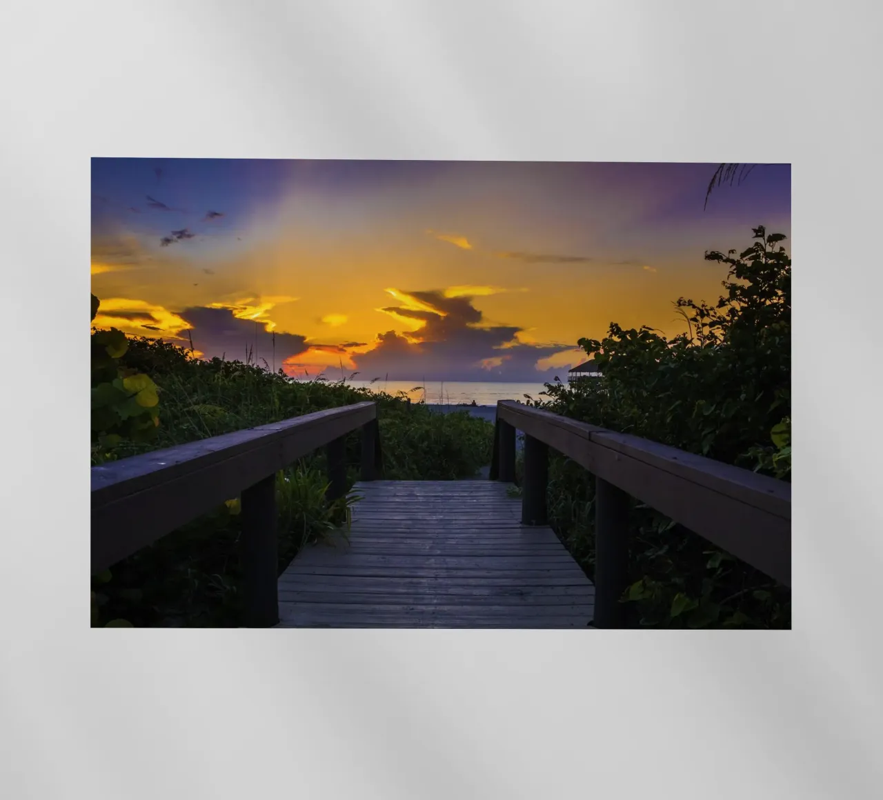 Boardwalk to the Beach, Cocoa Beach, Florida pellicola backlit da Wanderlust Vibes