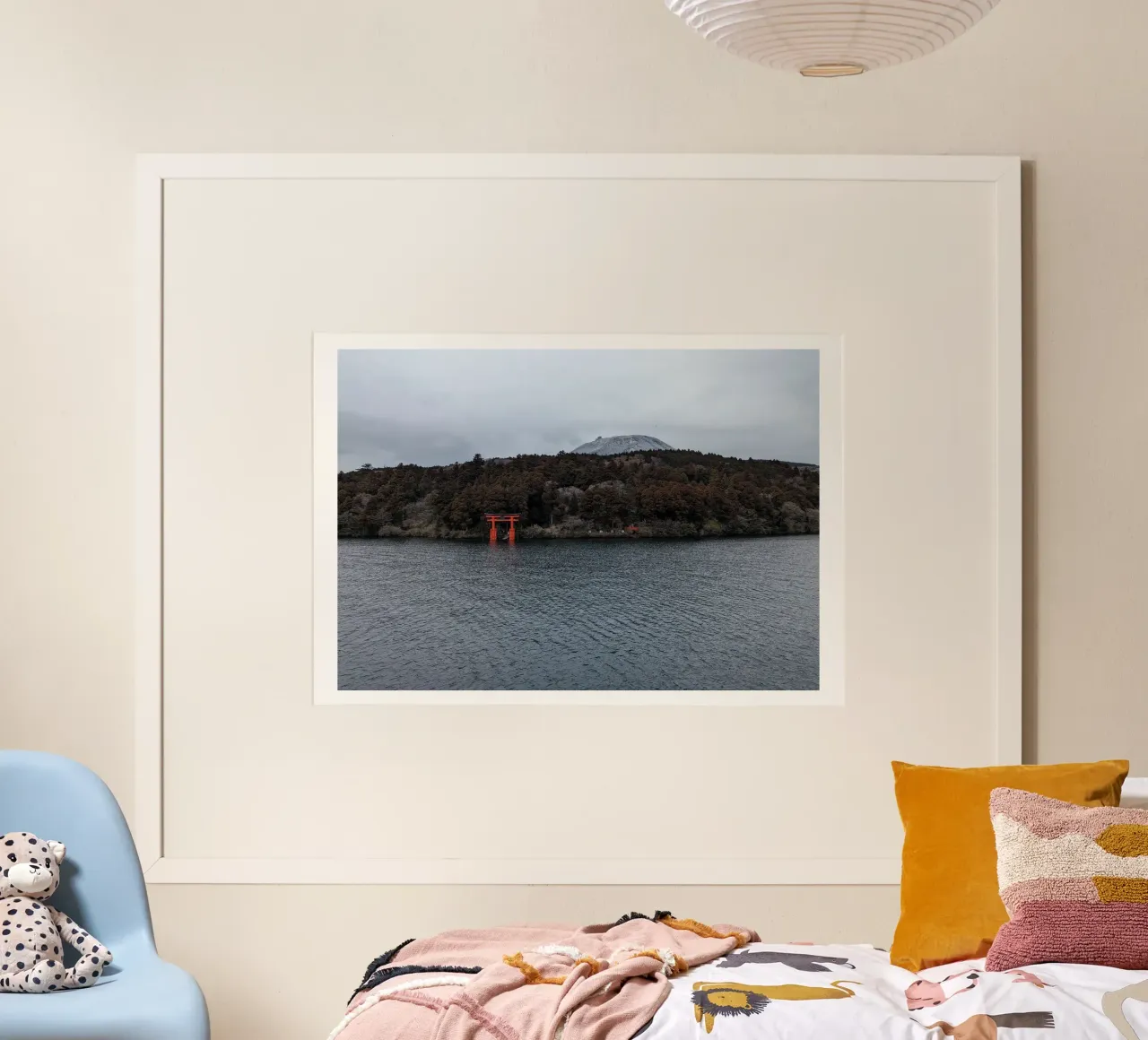 A Sacred Shore poster con telaio in legno da Studio Wanderlust