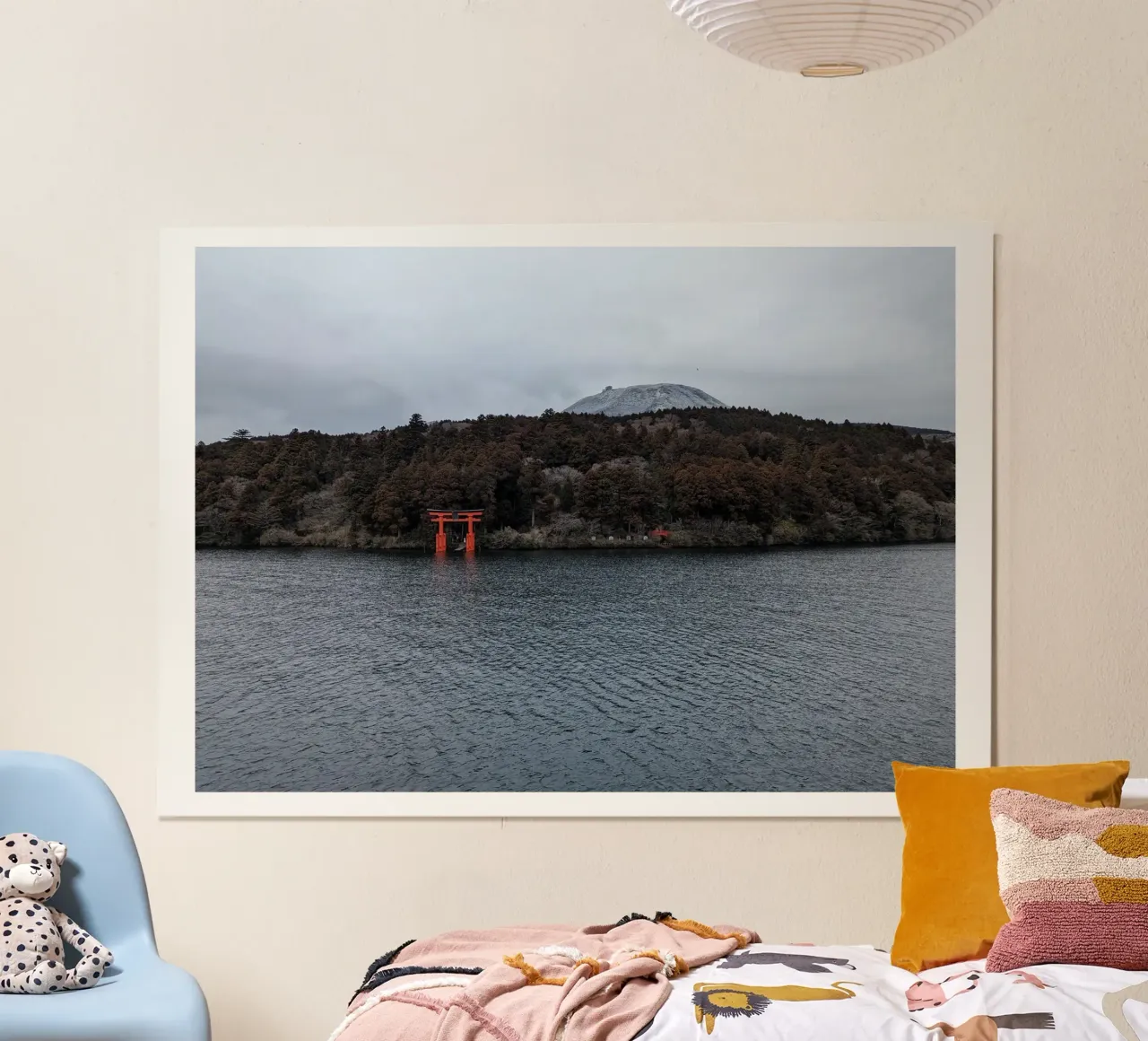 A Sacred Shore poster con telaio in legno da Studio Wanderlust
