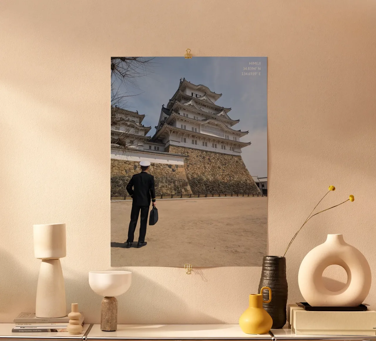 Himeji - Between Duty And Dignity poster con telaio in alluminio da Studio Wanderlust