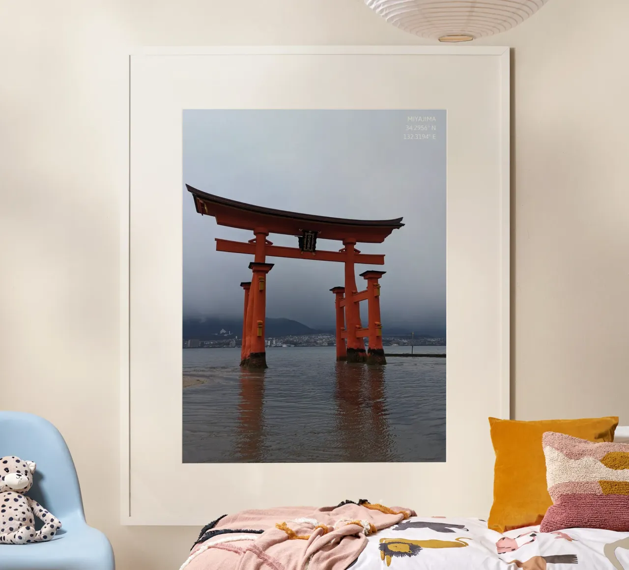 The Floating Gate poster con telaio in plastica da Studio Wanderlust