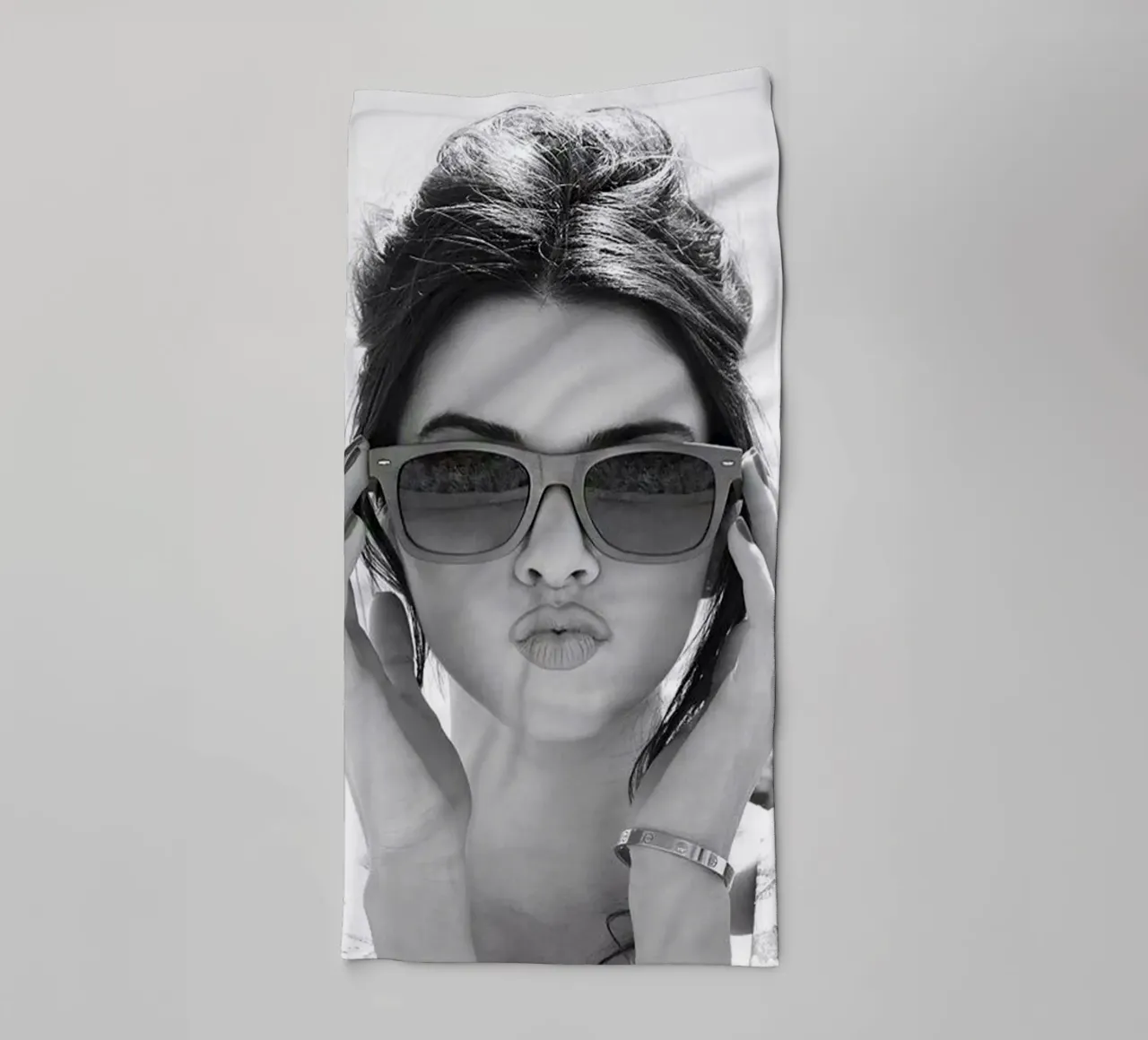 Ragazza carina asciugamano da bagno da glover studio