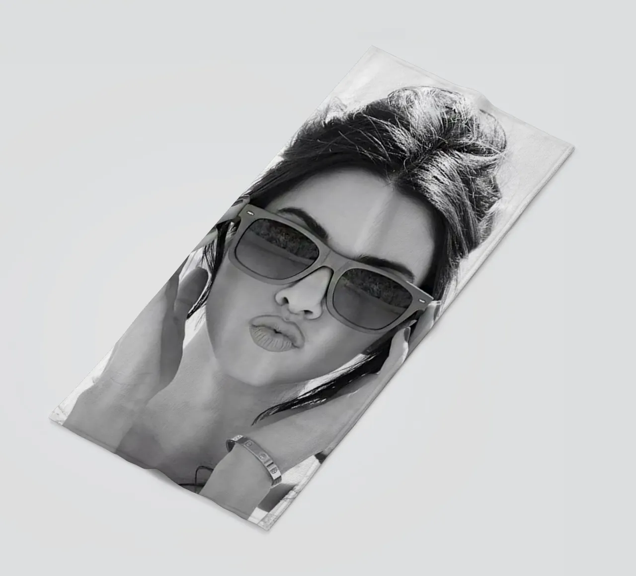 Ragazza carina telo mare da glover studio