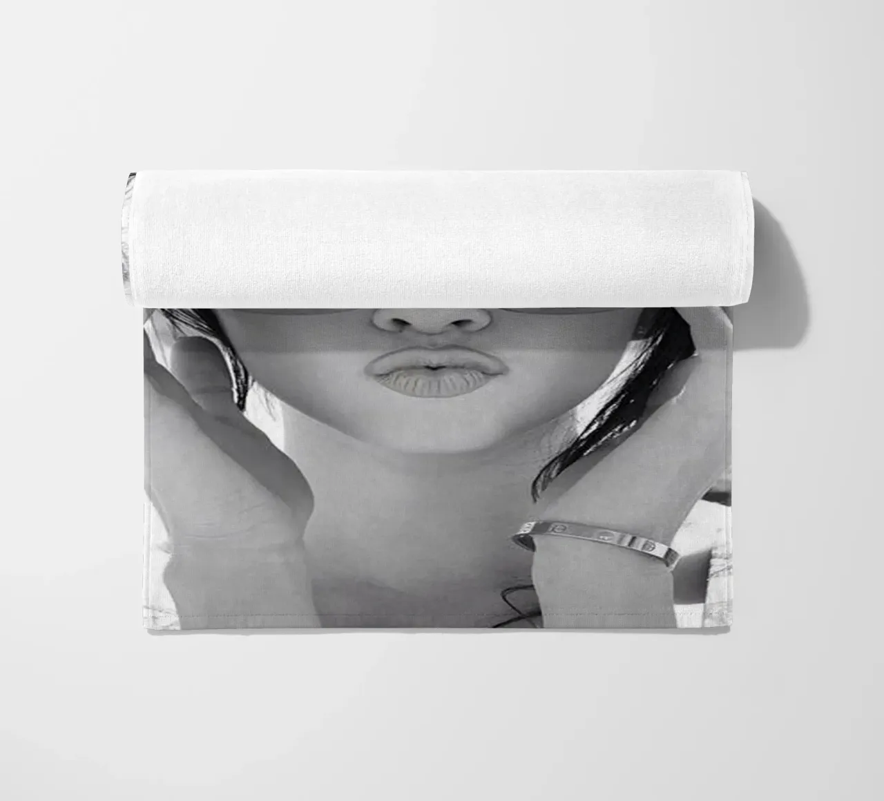Ragazza carina telo mare da glover studio