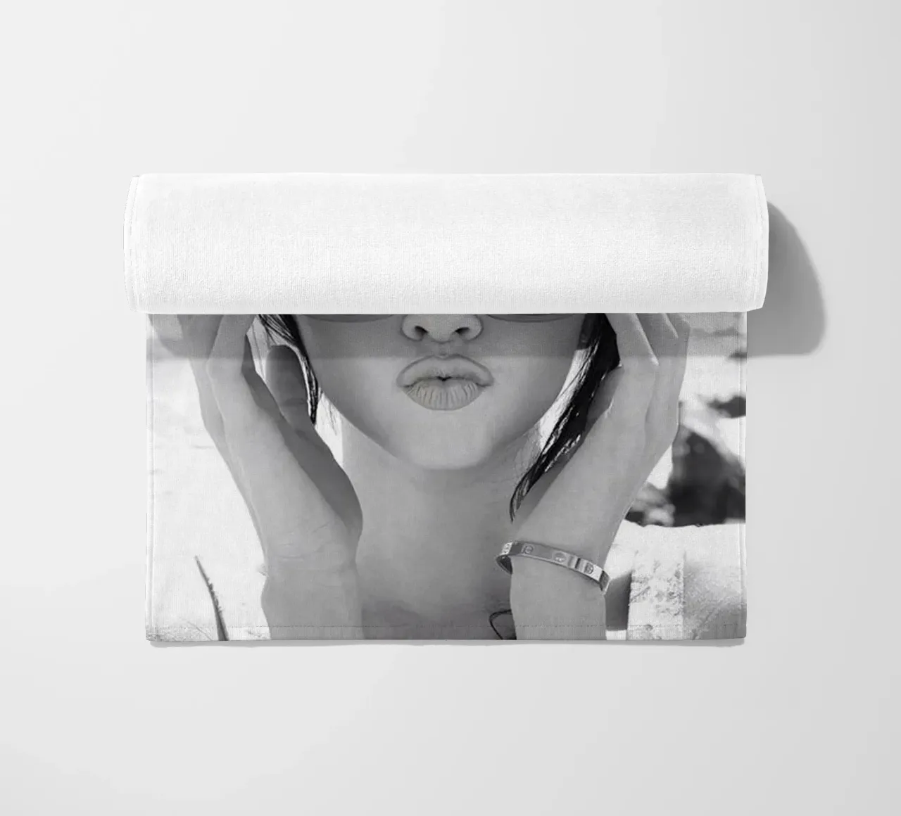Ragazza carina telo mare da glover studio