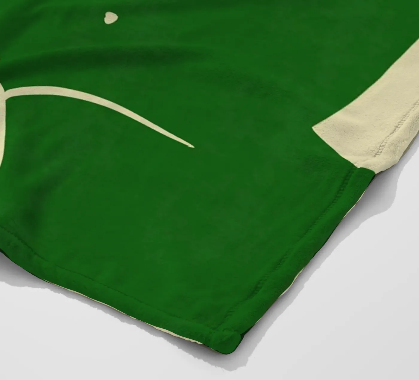 Model in green fleecedeken van Little Dean