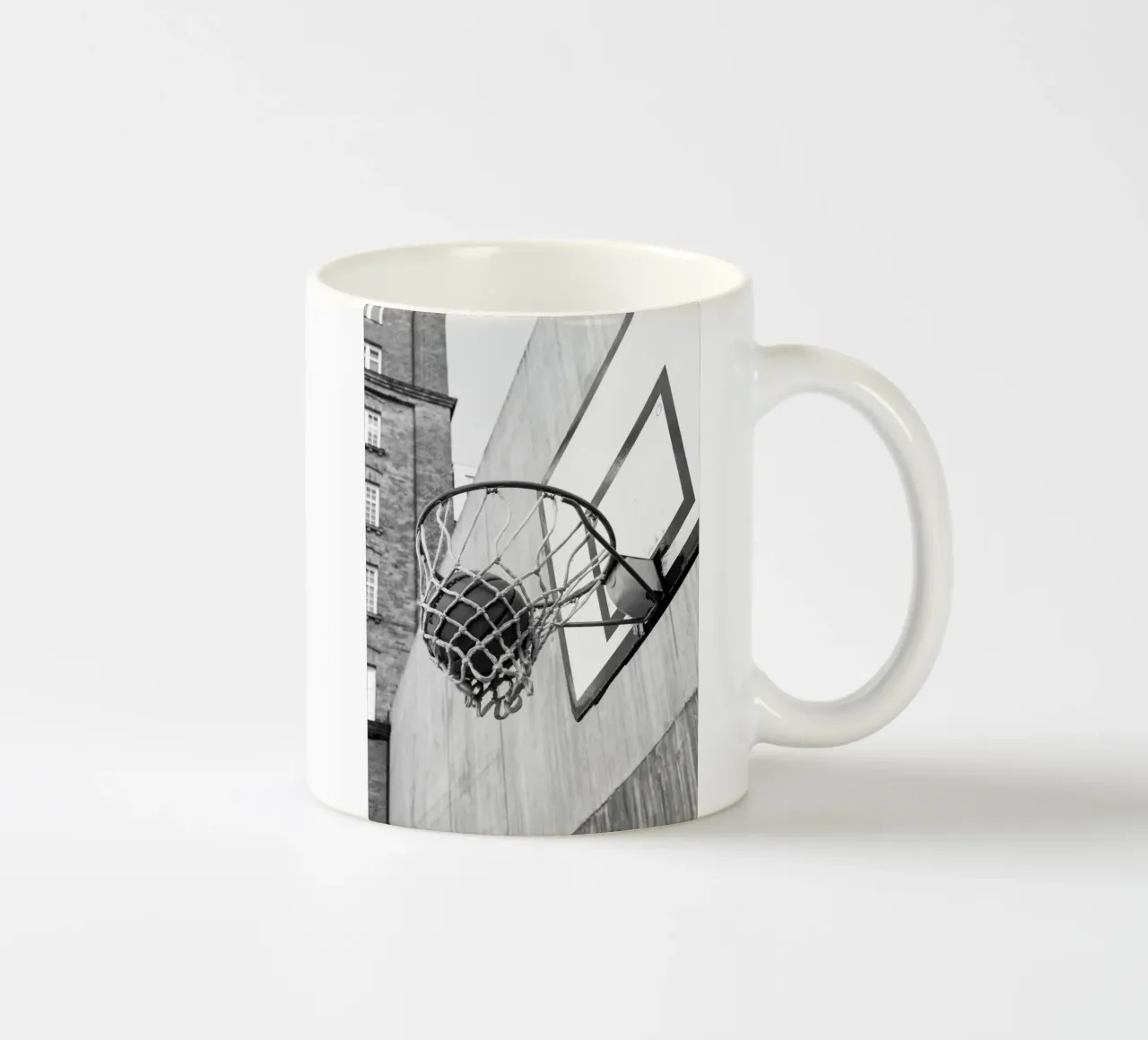rete per canestro da basket tazza in ceramica da Elliott Walsh