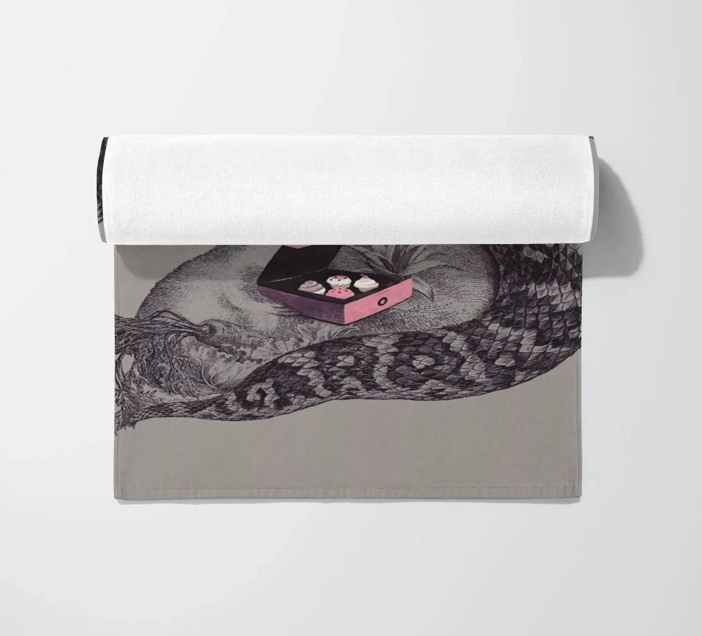 Cupcake? strandhanddoek van Jacques Maes