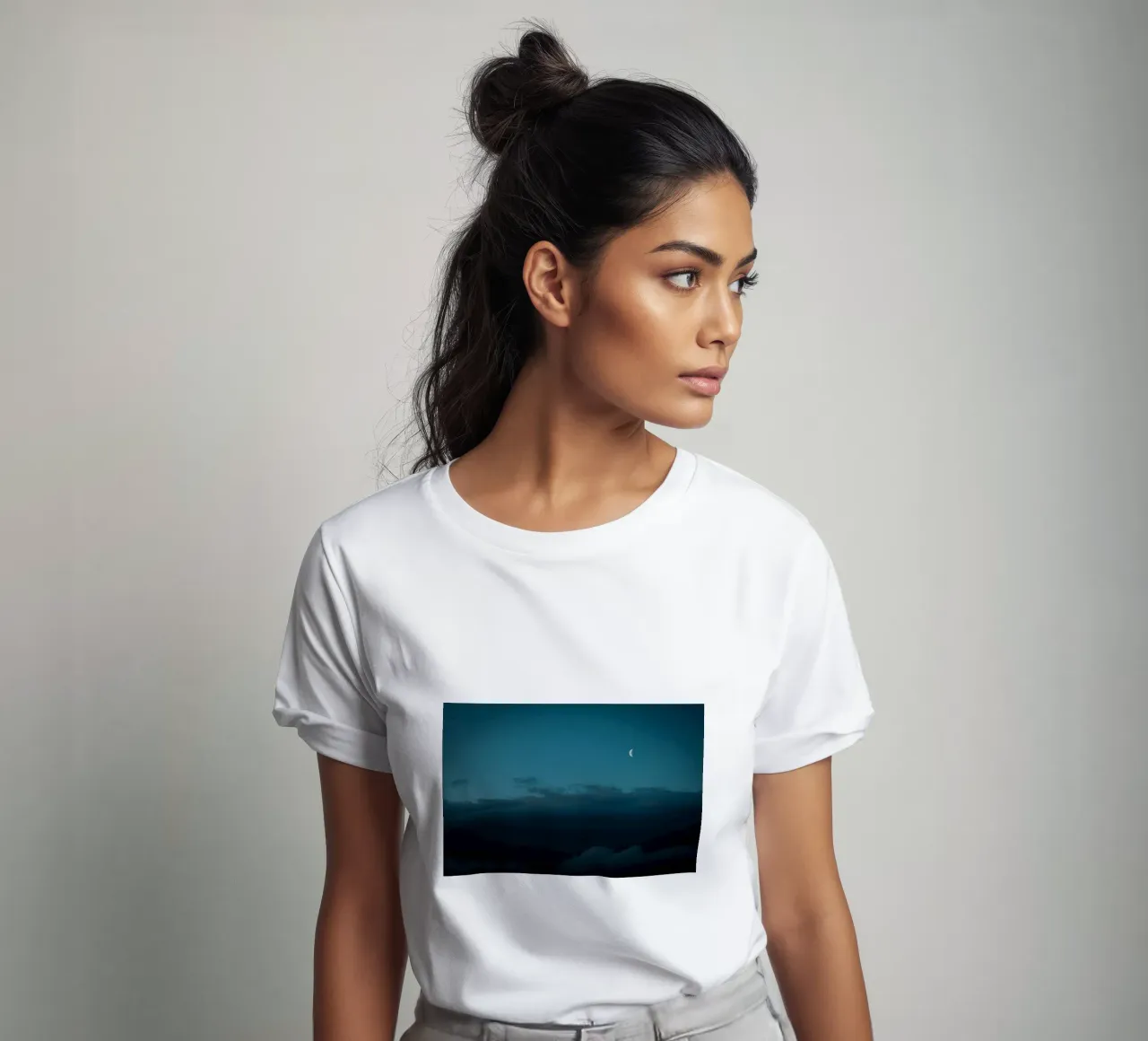 nuvole di luna t-shirt da Earthly Visions