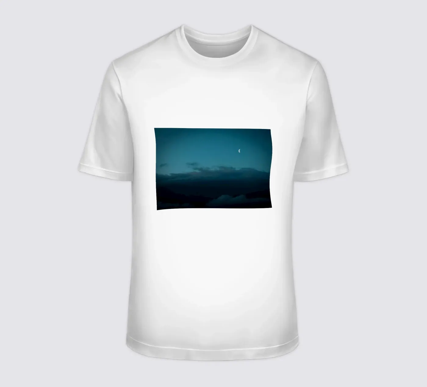 nuvole di luna t-shirt da Earthly Visions