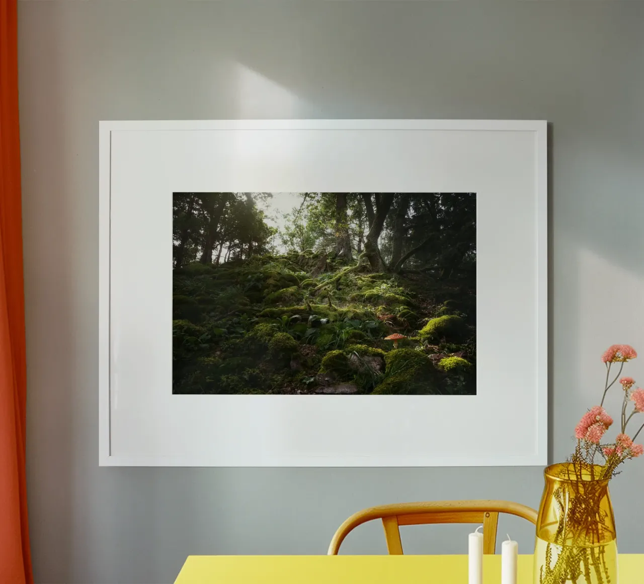 muschio della foresta poster con telaio in alluminio da Earthly Visions