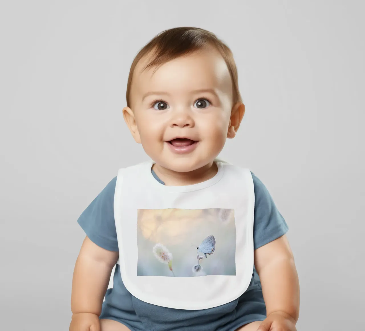 farfalla soft focus bavaglino da Earthly Visions