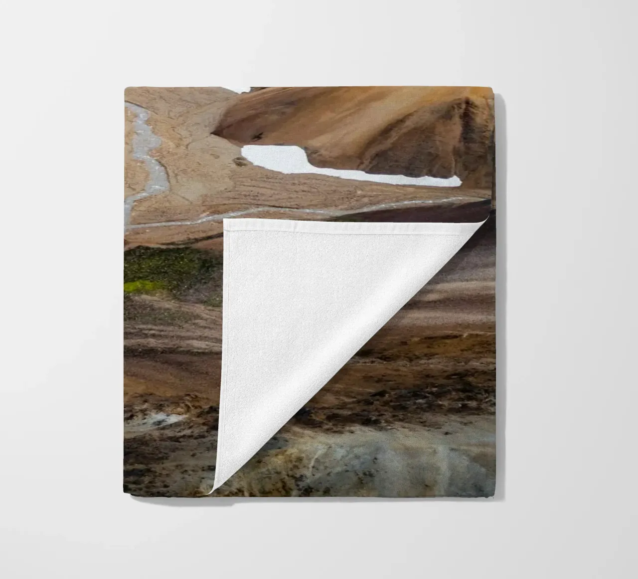 paesaggio geotermico telo mare da Earthly Visions