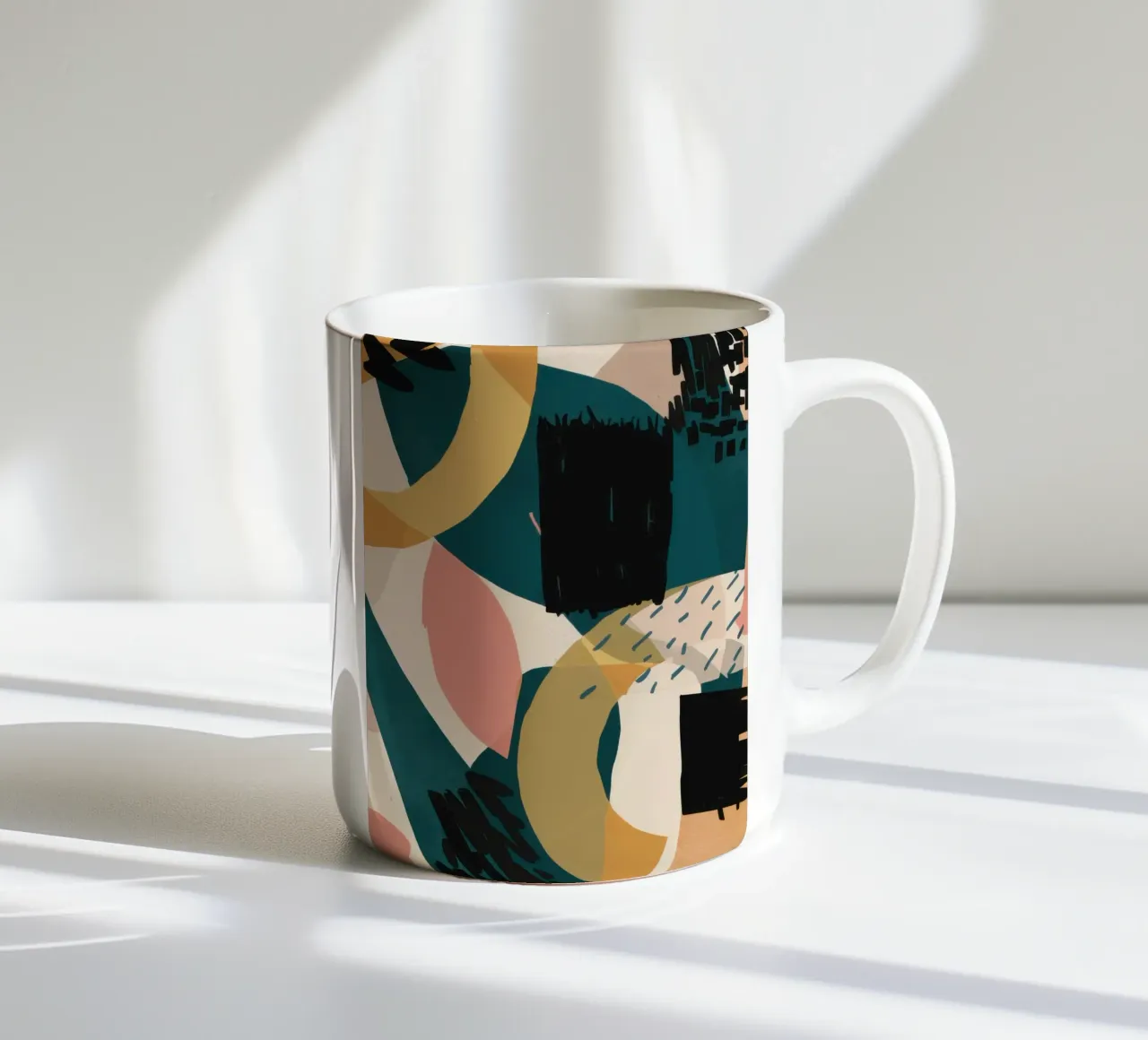 Collage di forme terrestri tazza in ceramica da Lunar Valentina