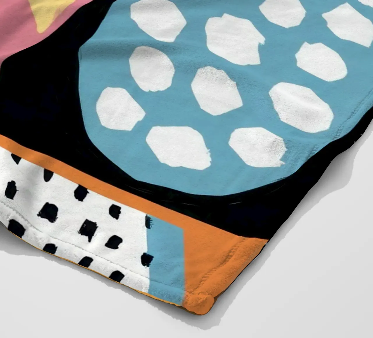 Gioco di forme moderniste coperta in pile da Frosh Pallete