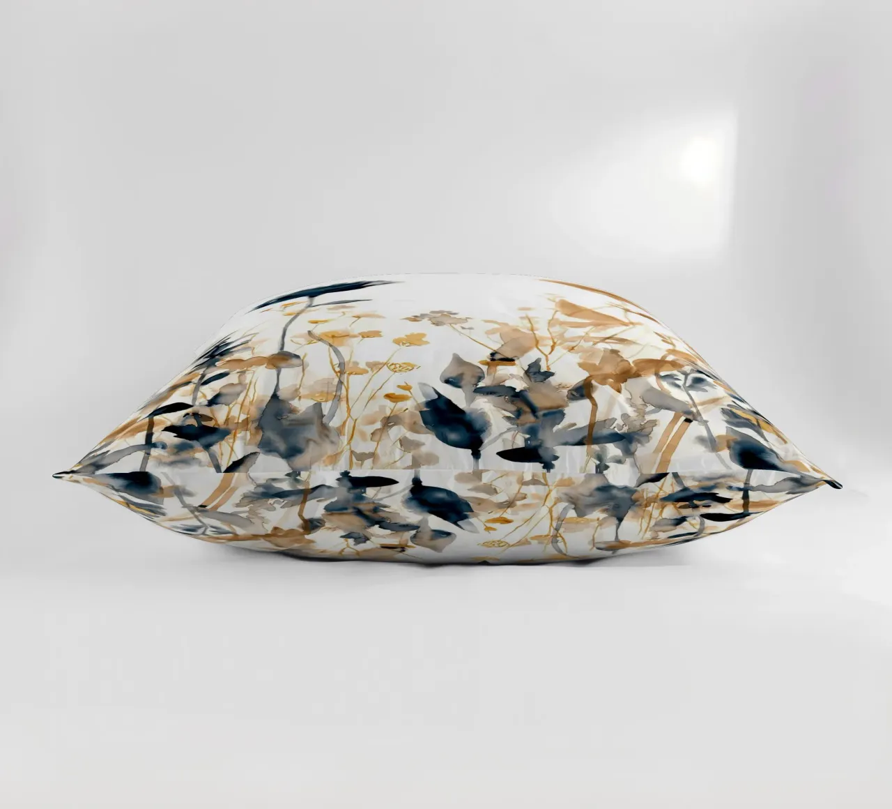 Ottone e indaco cuscino da Sophia Calder Studio
