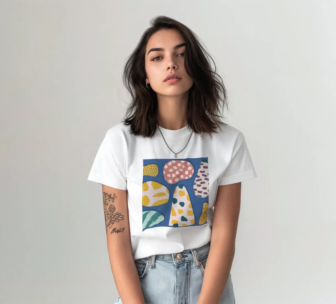 Spargimento di forme giocose t-shirt da Lunar Valentina
