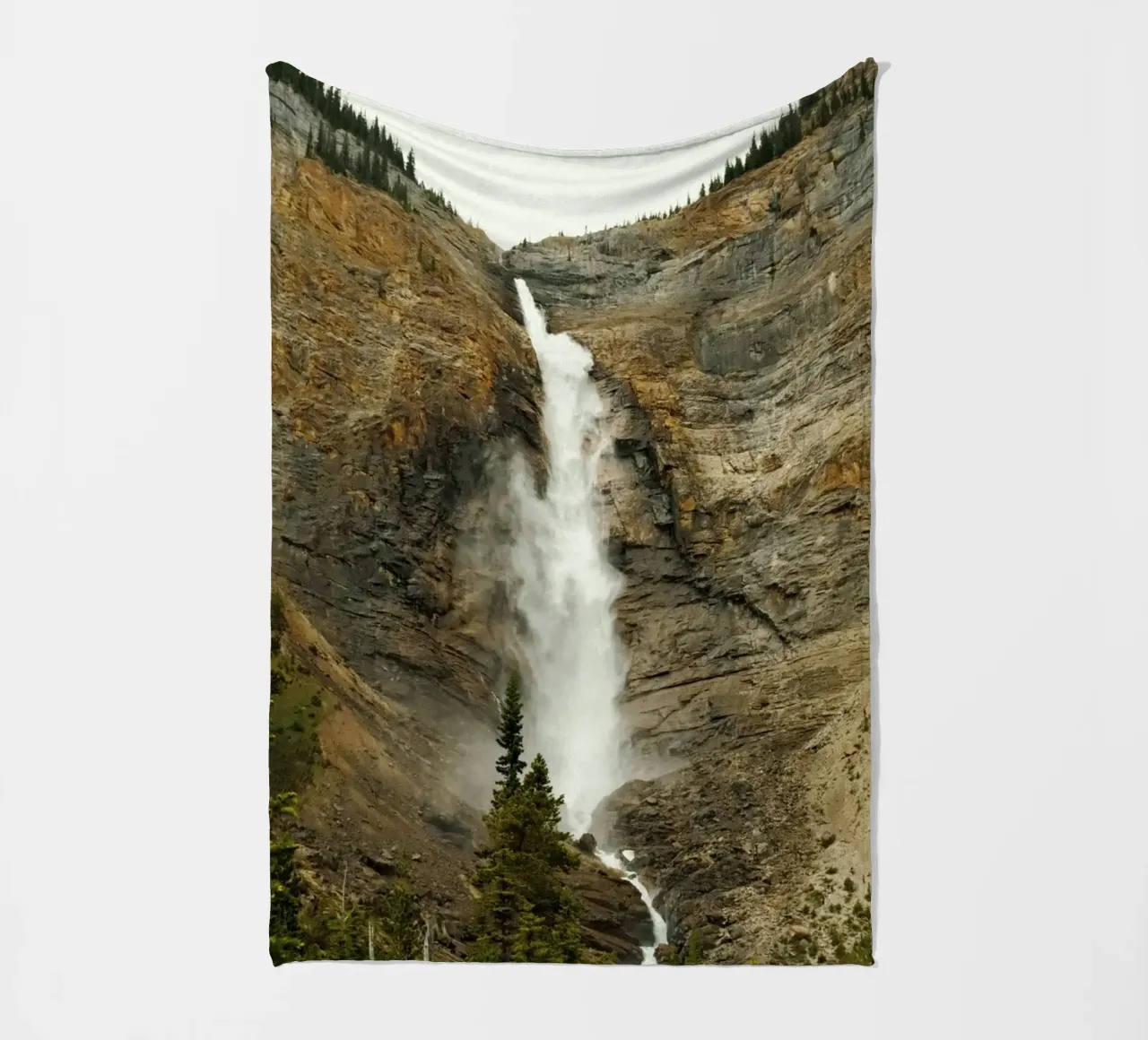 cascading flowing water coperta in pile da Horsire