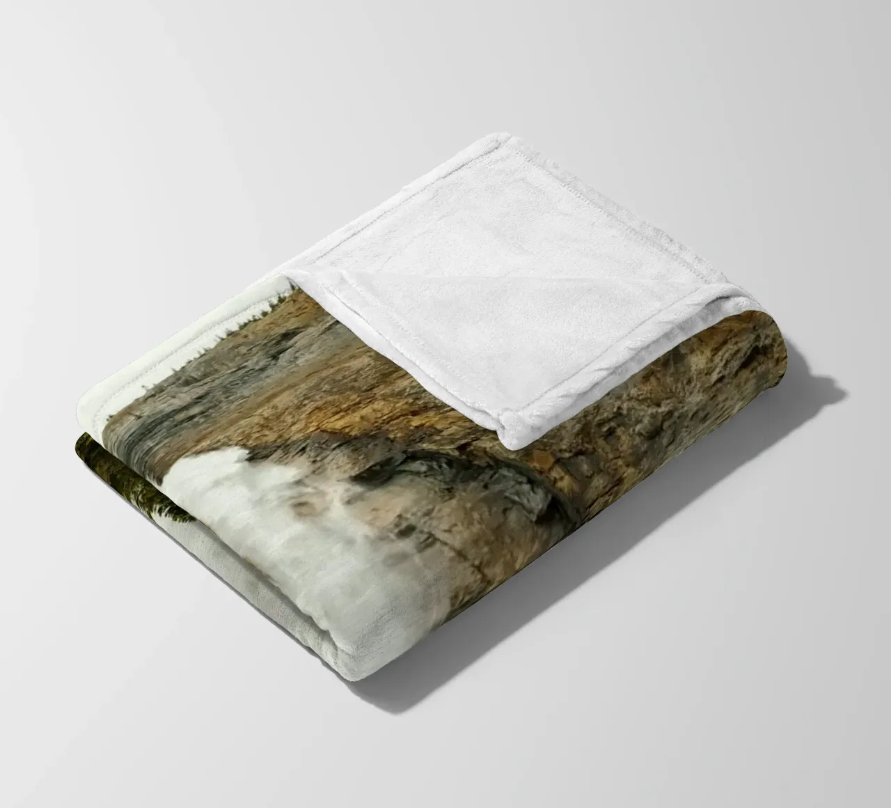 cascading flowing water coperta in pile da Horsire