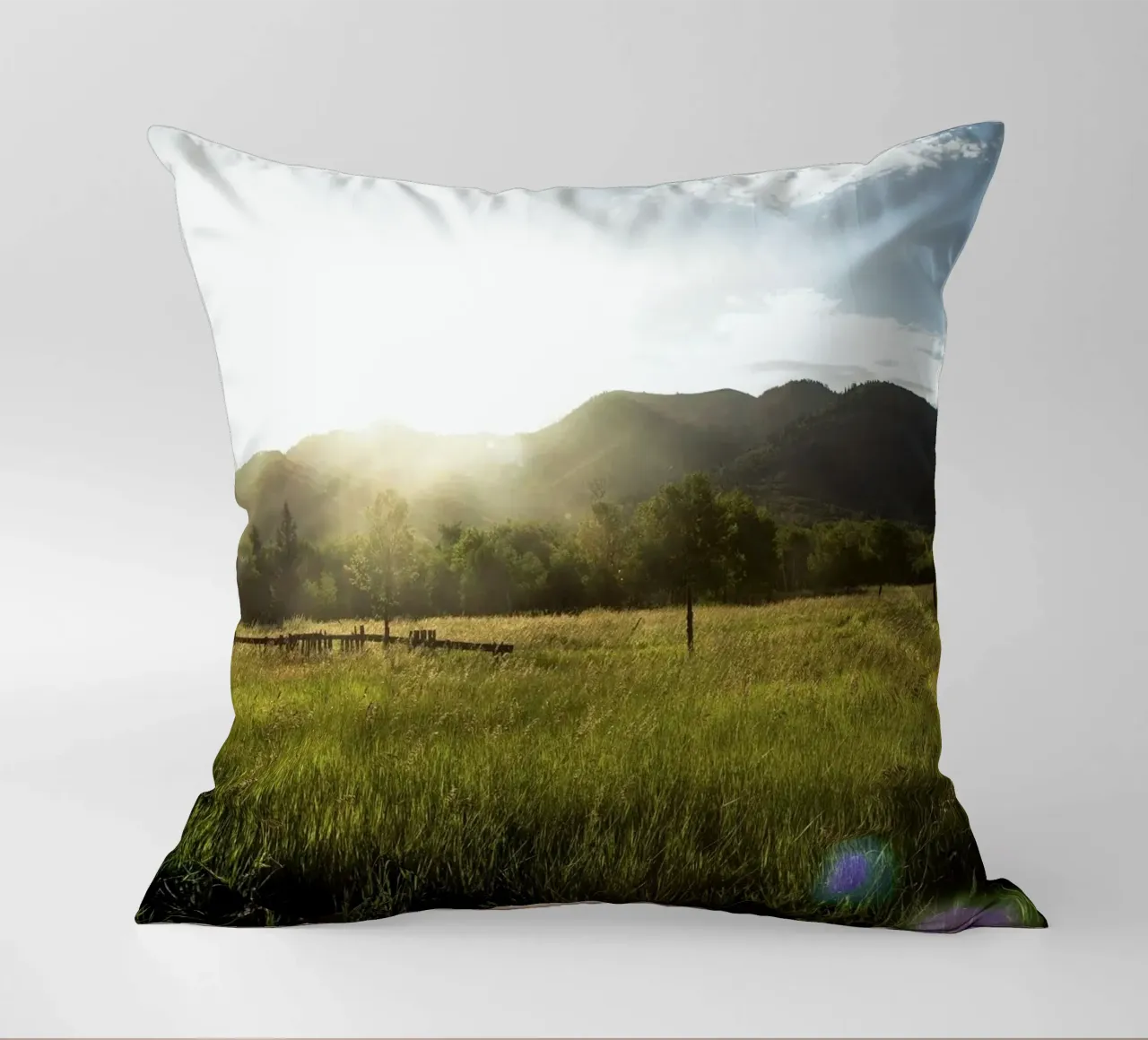 daytime meadow nature scene cuscino da cofa home