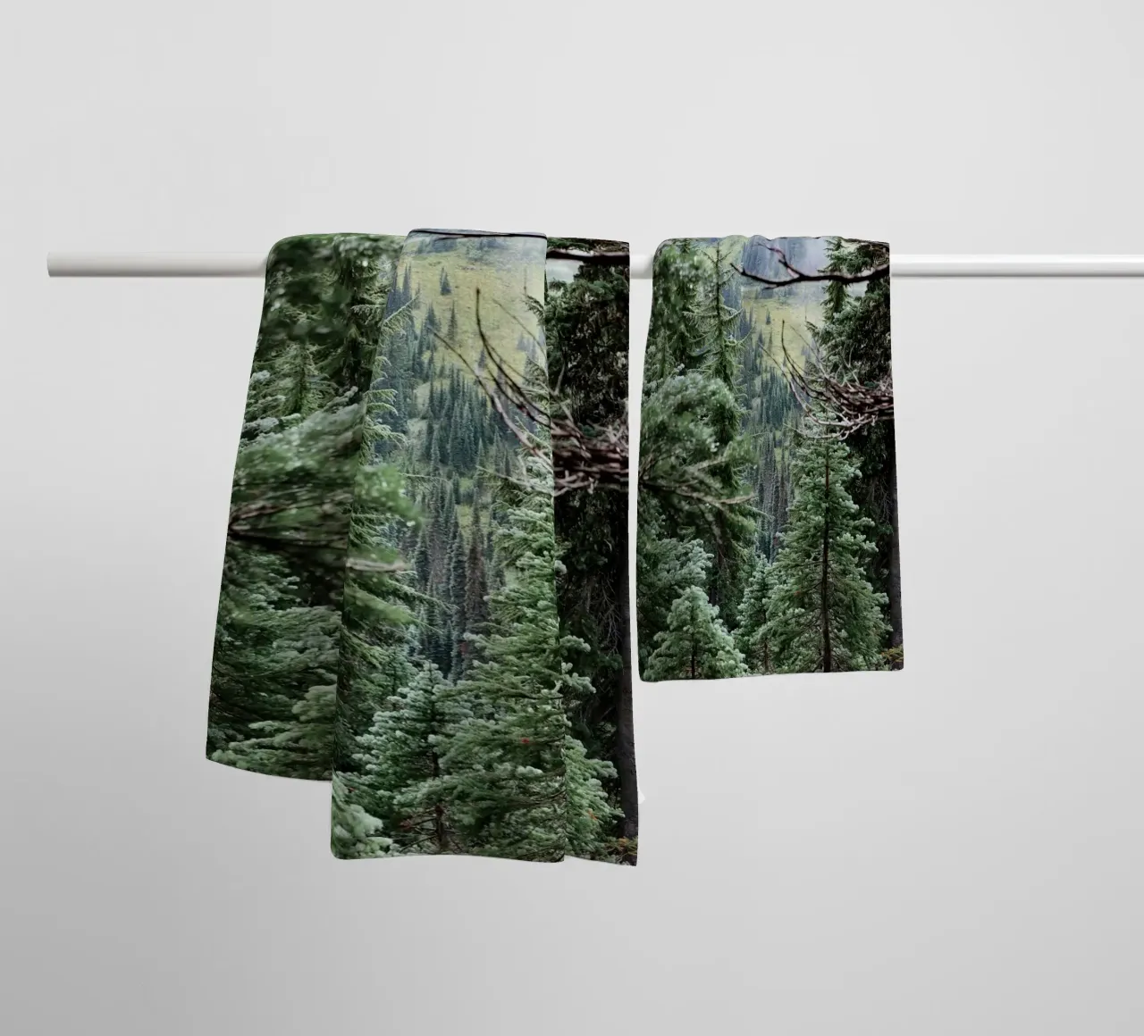 dense foliage fog asciugamano da bagno da animal story home