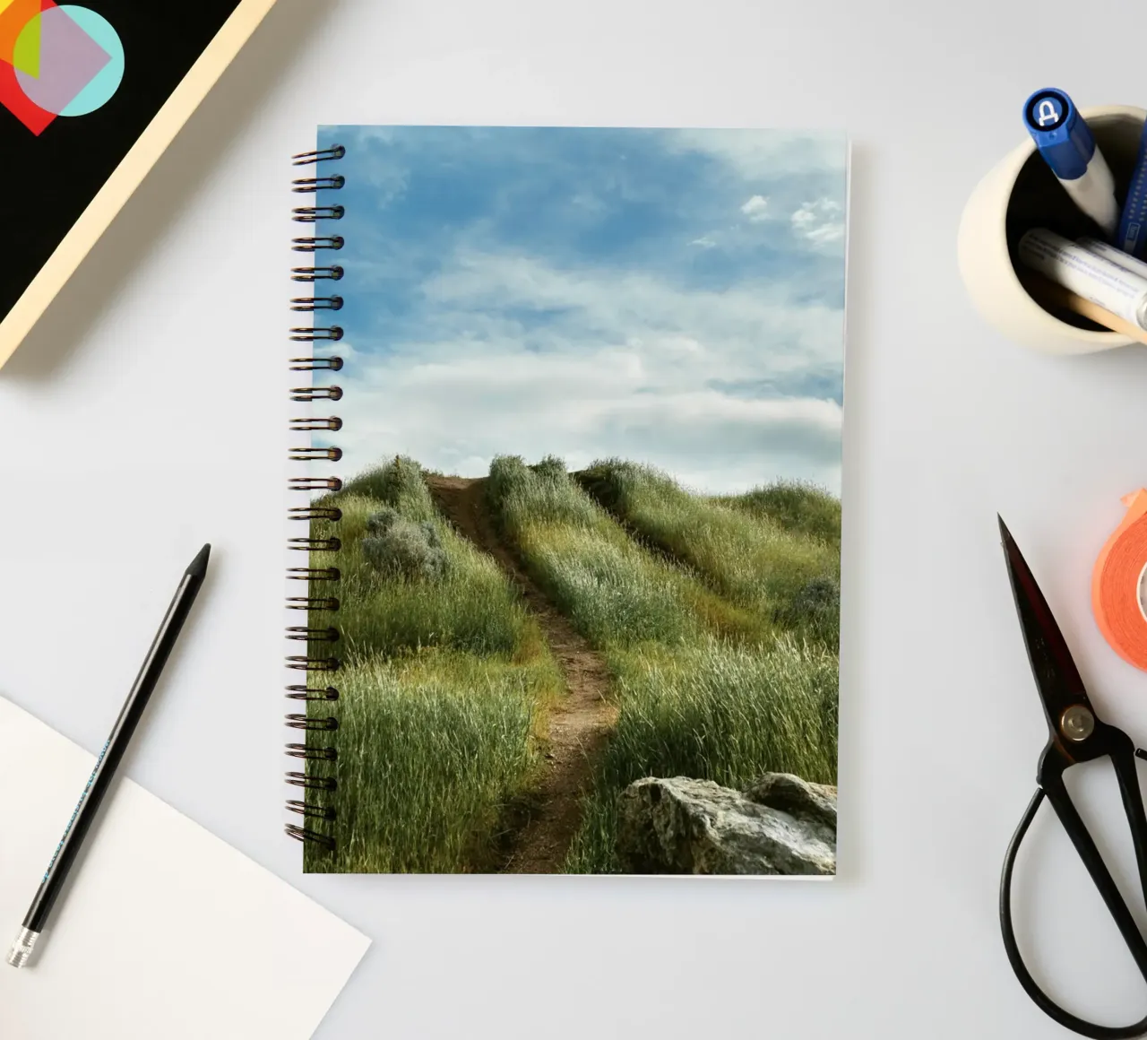 hiking path meadow field diario ad anelli da animal story home