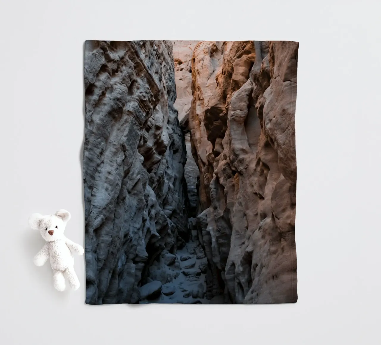 stone sunlight shadows coperta in pile da animal story home